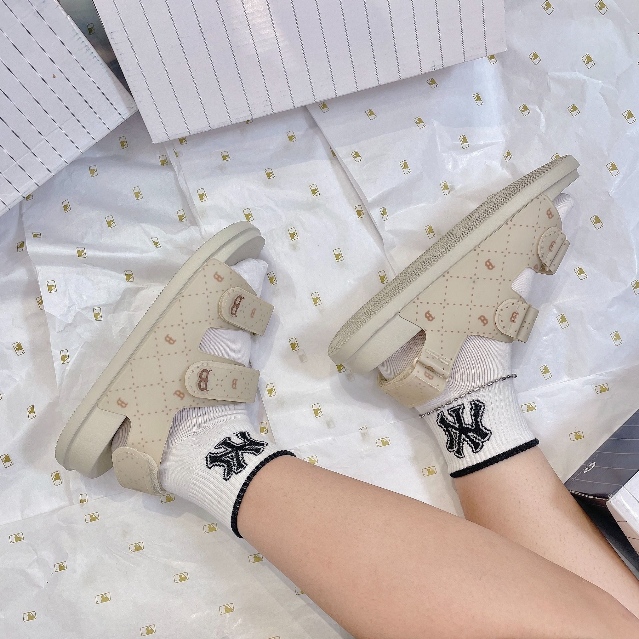 1038 - HÀNG CHÍNH HÃNG - GIÀY SANDAL MLB - DIA B NÂU - QUAI NHỰA - CODE: 3ASDCSD33-43BGS