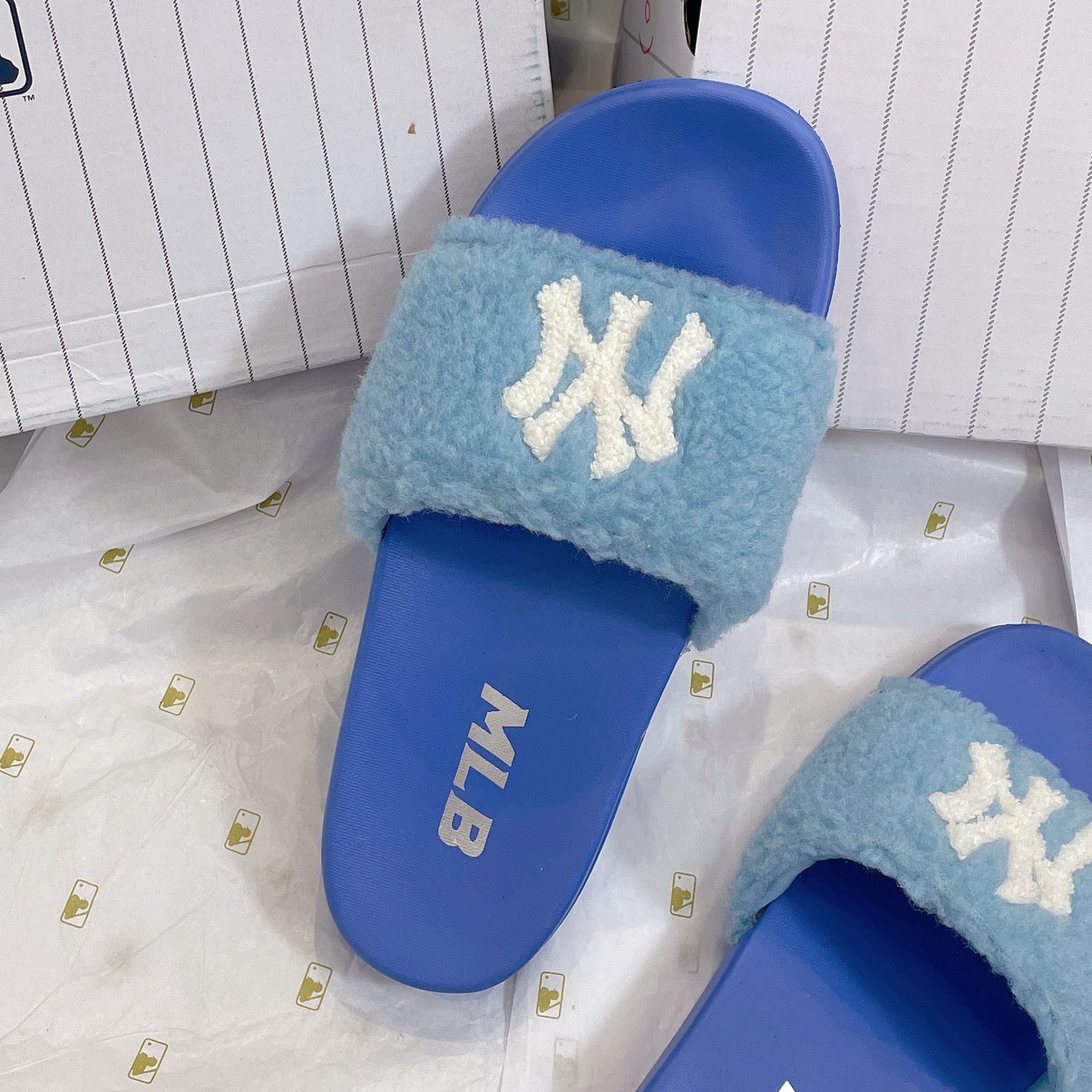 1044 - HÀNG CHÍNH HÃNG - DÉP MLB MOUND FLEECE - QUAI LÔNG XANH - CODE: 3ALPPB116-50BLL