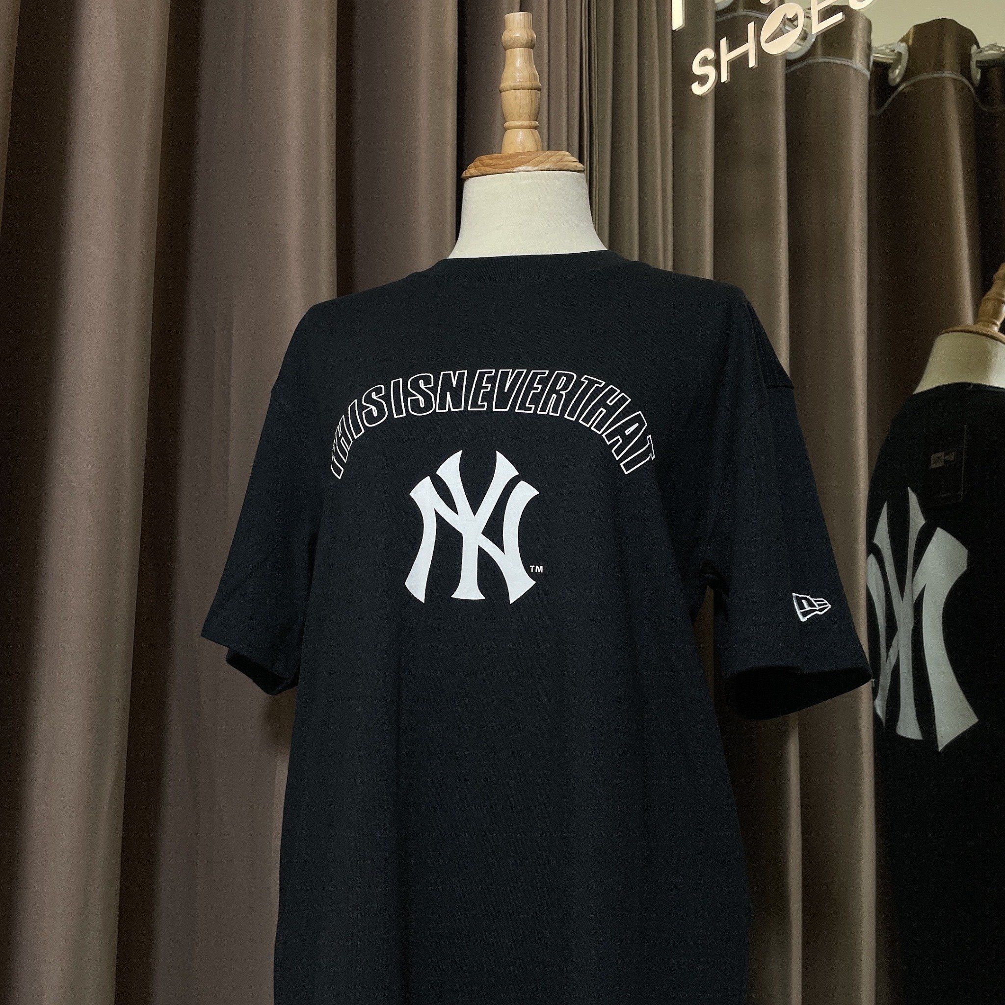 1096 - HÀNG CHÍNH HÃNG - ÁO THUN NEW ERA - THIS IS NEVER THAT - ĐEN - CODE: 12563387