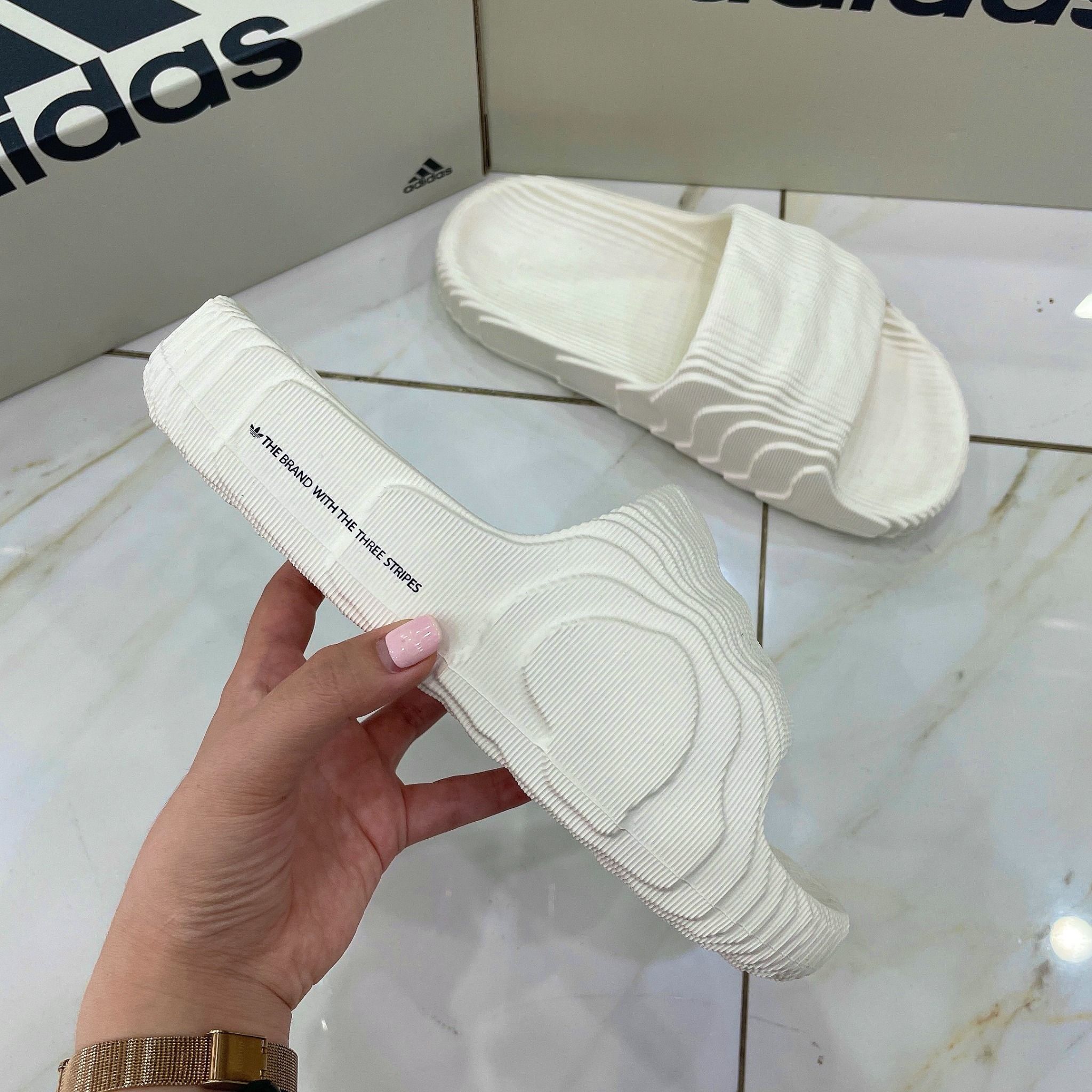 1105- HÀNG CHÍNH HÃNG - DÉP ADIDAS 22 - BẬC THANG *MÀU BEGIE * Code: GX6950