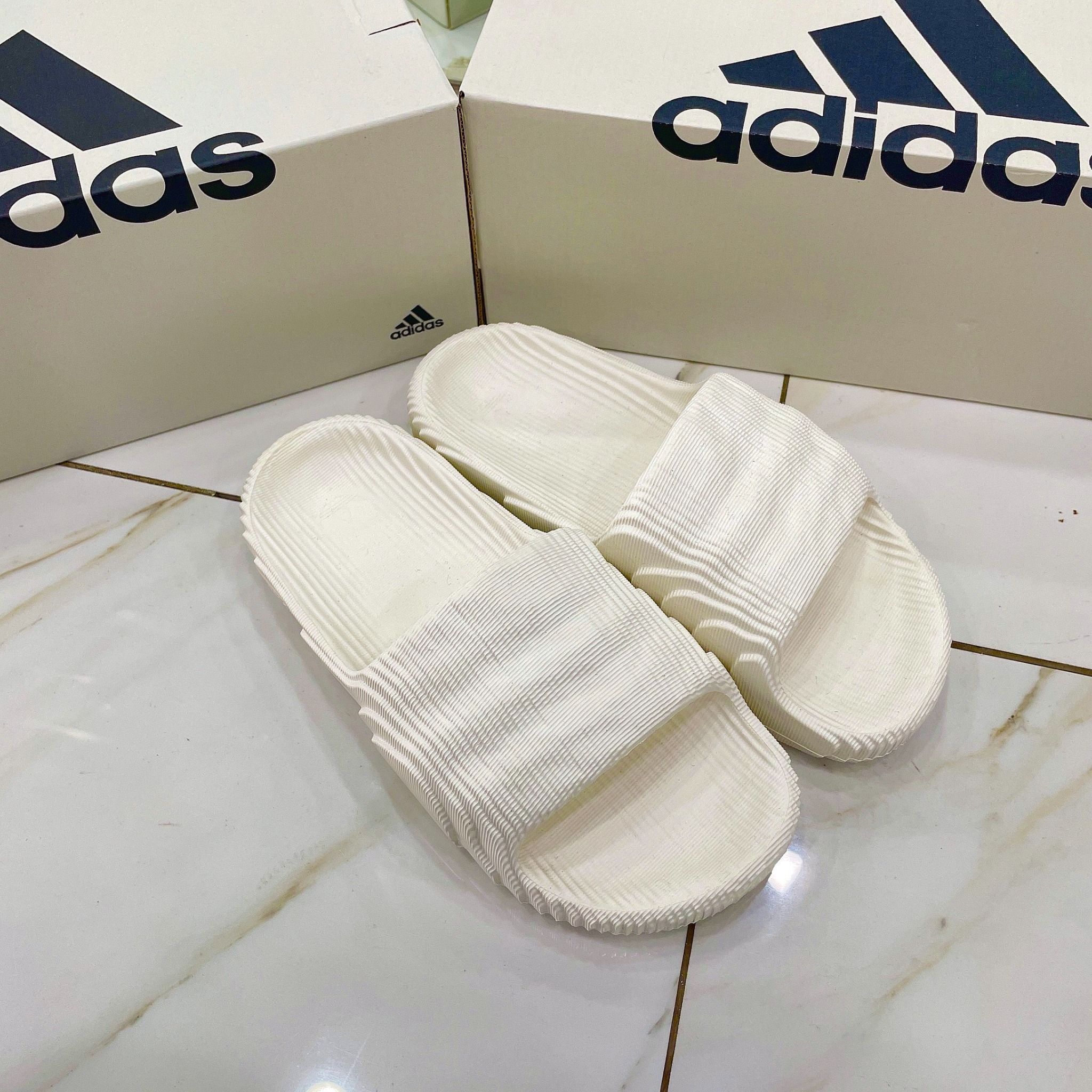 1105- HÀNG CHÍNH HÃNG - DÉP ADIDAS 22 - BẬC THANG *MÀU BEGIE * Code: GX6950
