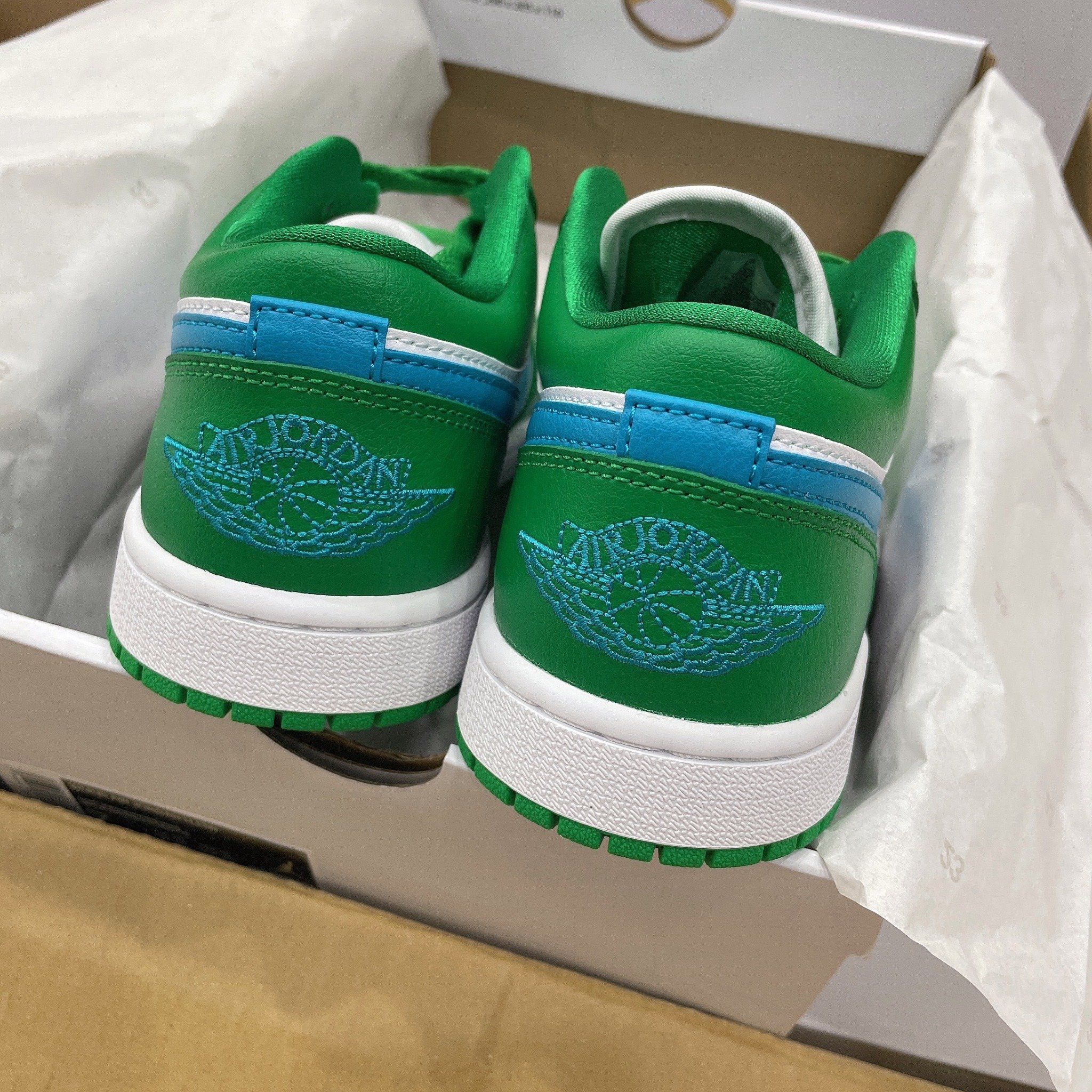 1112 - HÀNG CHÍNH HÃNG - GIÀY NIKE AIR JORDAN 1 LOW ' Lucky Green ' - CODE: DC0774 304