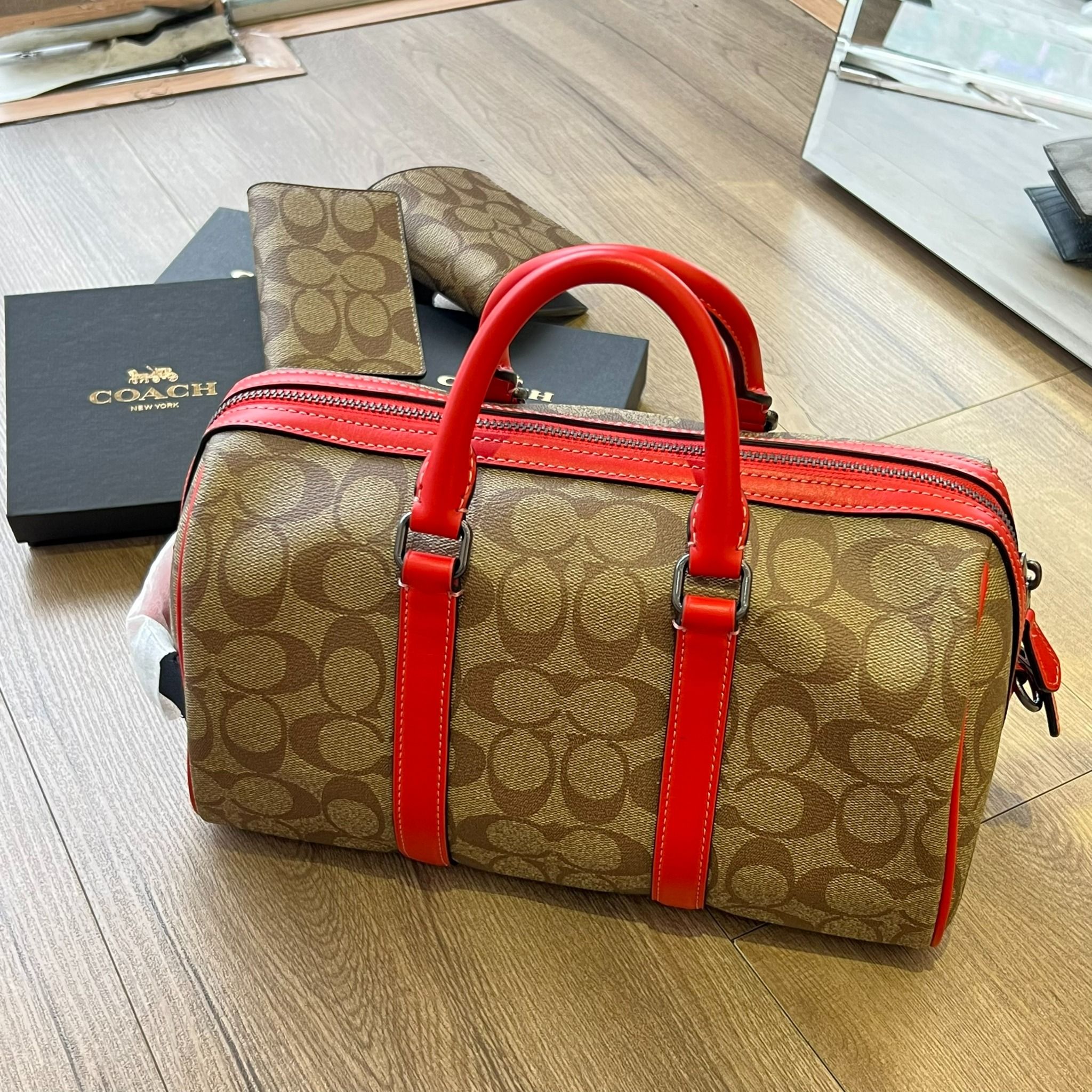 1118 - HÀNG CHÍNH HÃNG - TÚI ĐEO COACH CROSSBODY MÀU NÂU VIỀN ĐỎ - CODE: B2280 - CA014