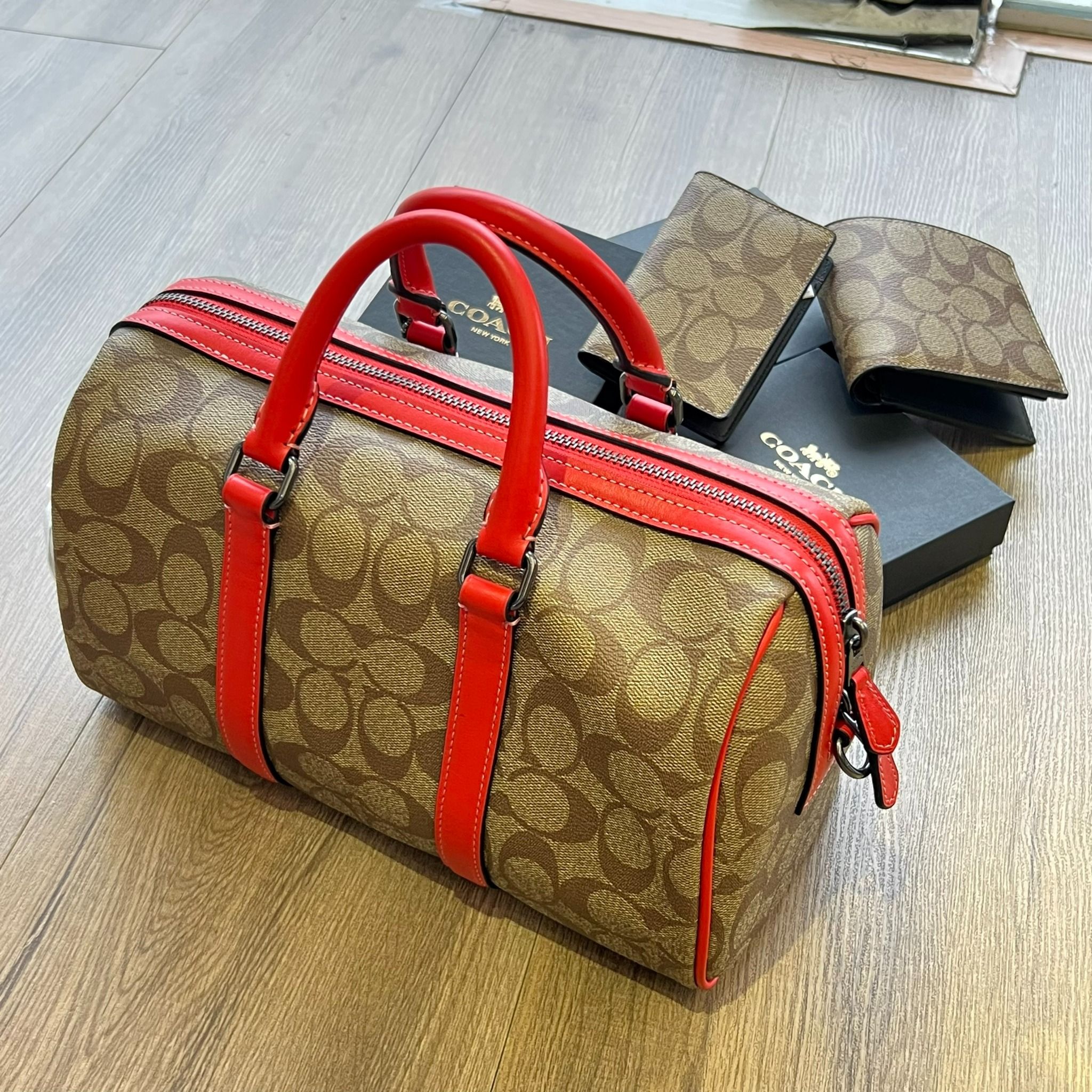 1118 - HÀNG CHÍNH HÃNG - TÚI ĐEO COACH CROSSBODY MÀU NÂU VIỀN ĐỎ - CODE: B2280 - CA014