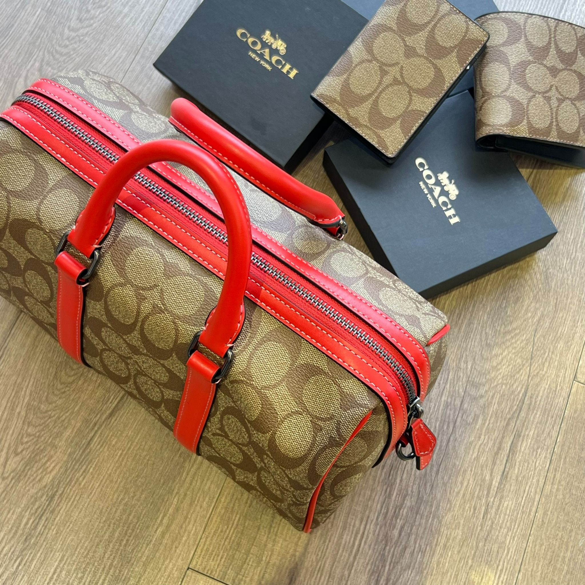 1118 - HÀNG CHÍNH HÃNG - TÚI ĐEO COACH CROSSBODY MÀU NÂU VIỀN ĐỎ - CODE: B2280 - CA014