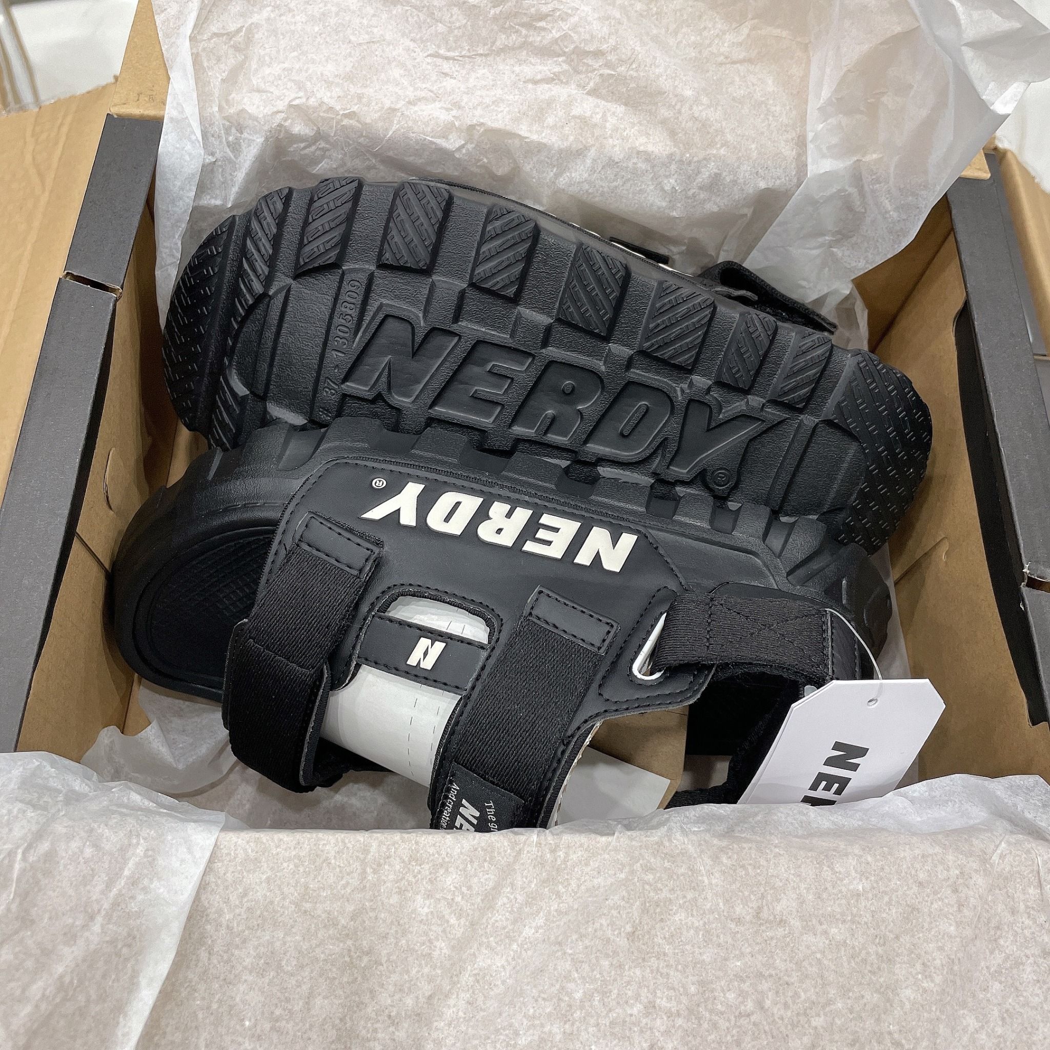 1116 - HÀNG CHÍNH HÃNG - Giày Sandal Nerdy - Đen Logo Trắng - Code : PNEU22AE03602