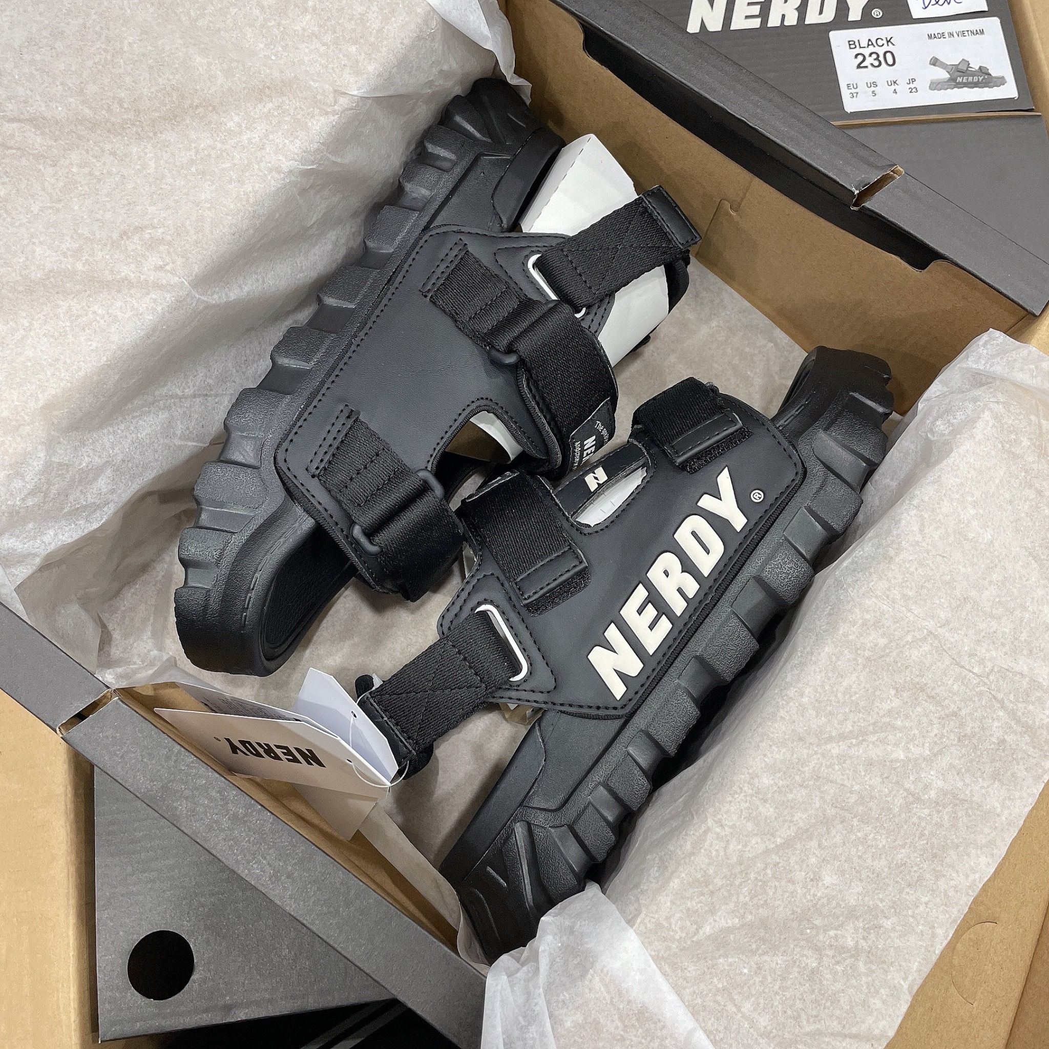 1116 - HÀNG CHÍNH HÃNG - Giày Sandal Nerdy - Đen Logo Trắng - Code : PNEU22AE03602