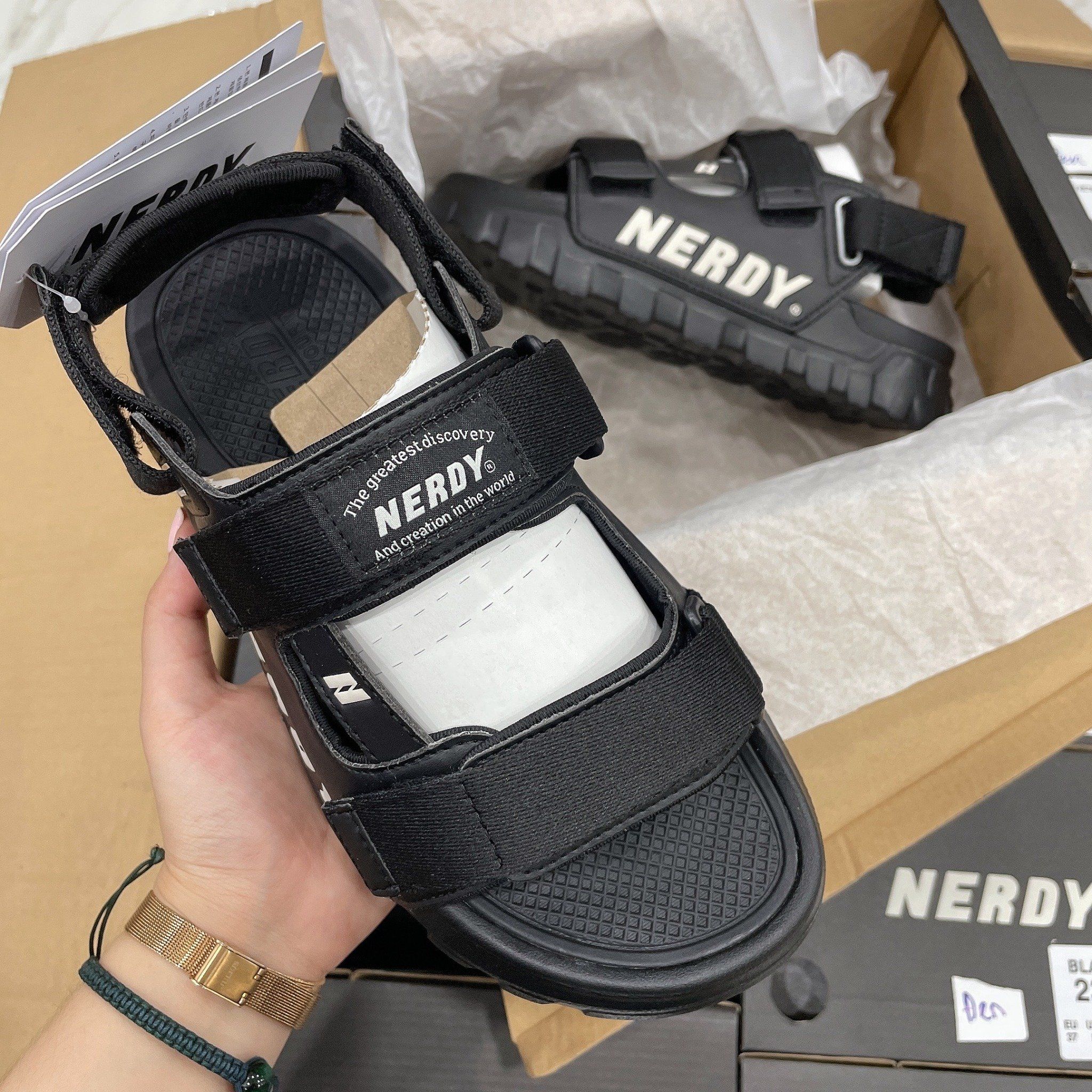 1116 - HÀNG CHÍNH HÃNG - Giày Sandal Nerdy - Đen Logo Trắng - Code : PNEU22AE03602