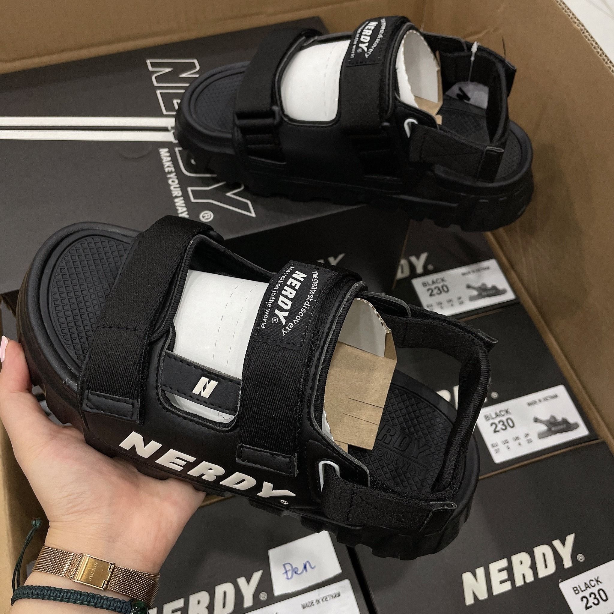 1116 - HÀNG CHÍNH HÃNG - Giày Sandal Nerdy - Đen Logo Trắng - Code : PNEU22AE03602
