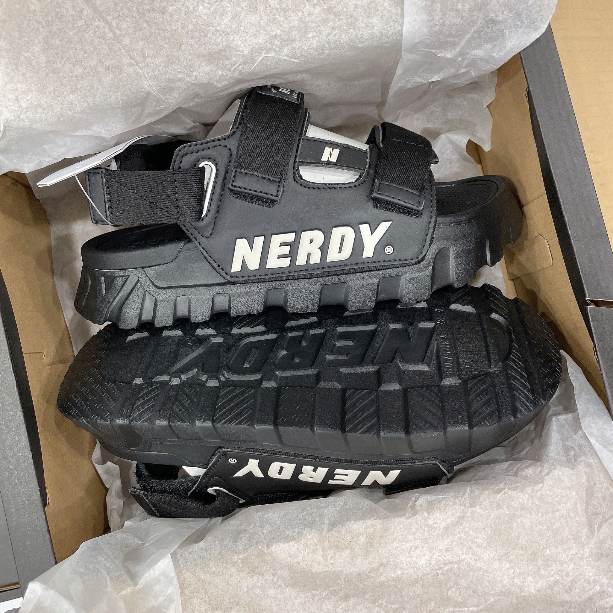 1116 - HÀNG CHÍNH HÃNG - Giày Sandal Nerdy - Đen Logo Trắng - Code : PNEU22AE03602