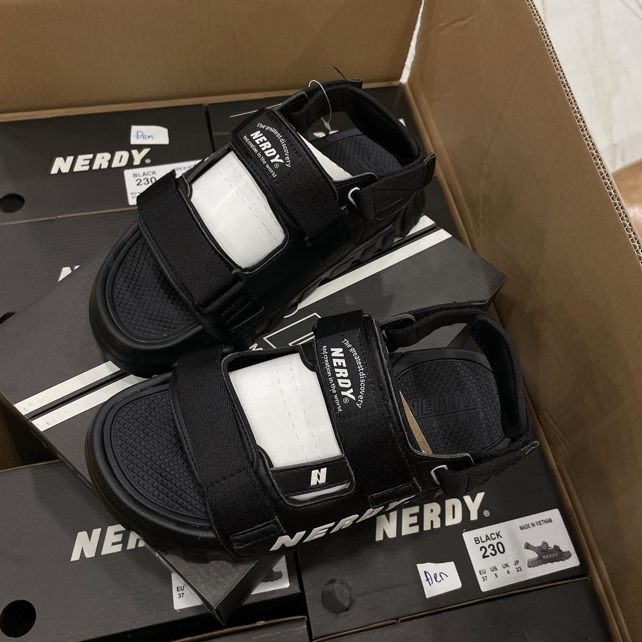 1116 - HÀNG CHÍNH HÃNG - Giày Sandal Nerdy - Đen Logo Trắng - Code : PNEU22AE03602