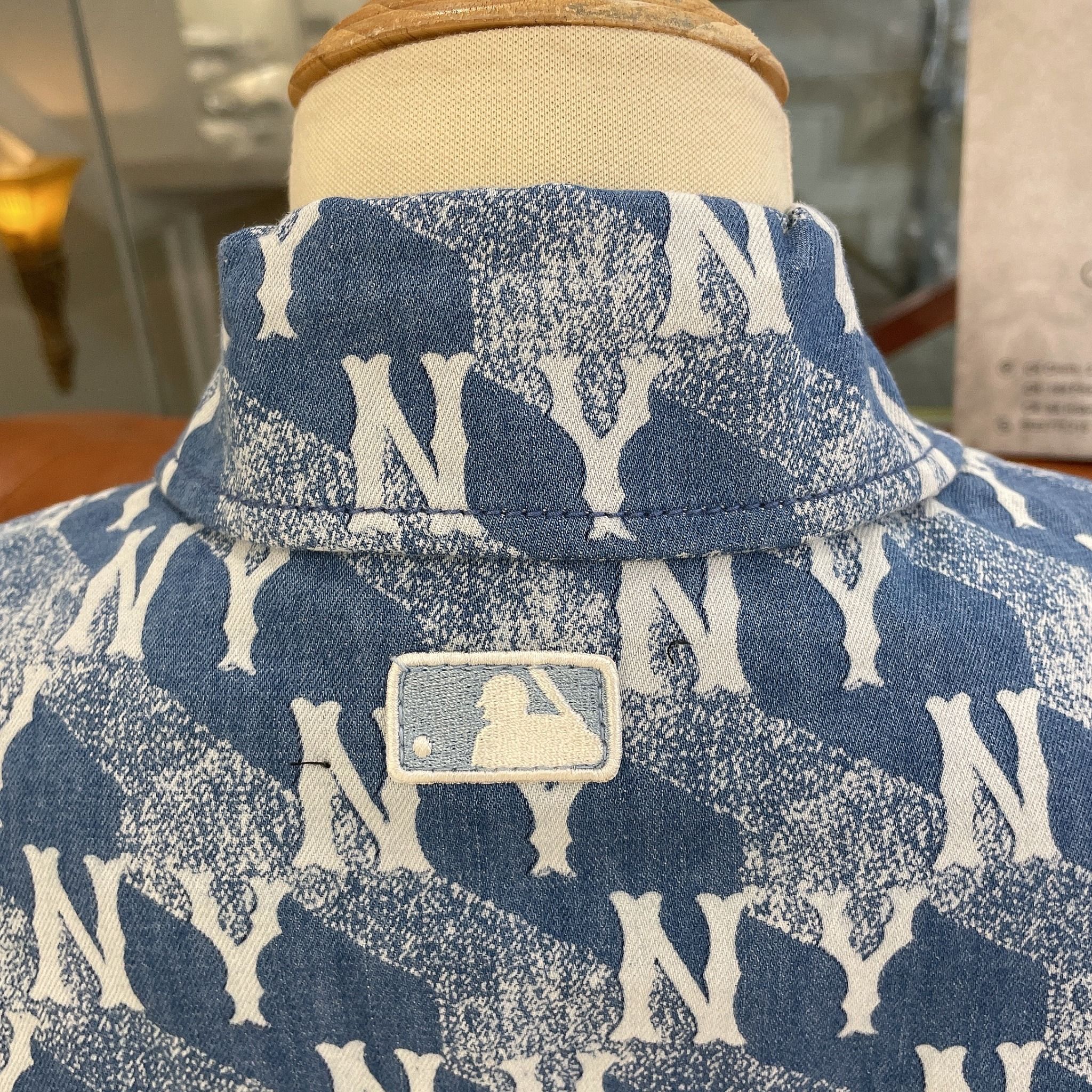 1119 - HÀNG CHÍNH HÃNG - Áo Sơ Mi MLB - Jean Denim New York Yankees - XANH - CODE: 3FDRM0633-50SBL