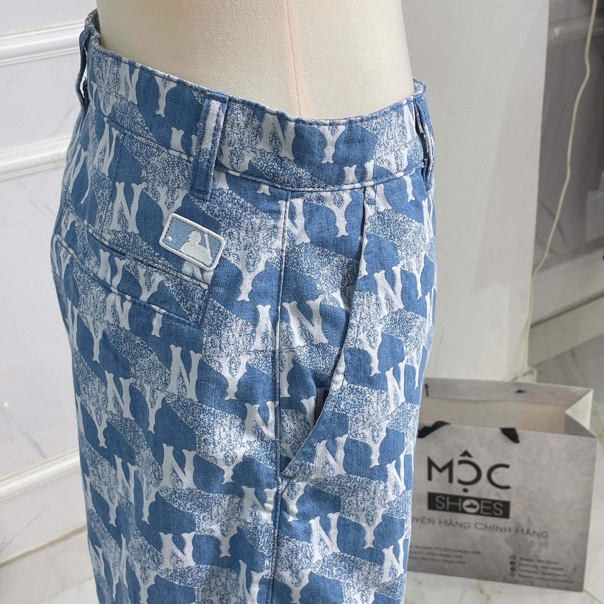 1123 - HÀNG CHÍNH HÃNG - QUẦN SHORTS JEANS MLB NEW YORK MONOGRAM - XANH NHẠT - CODE: 3LDPM0433