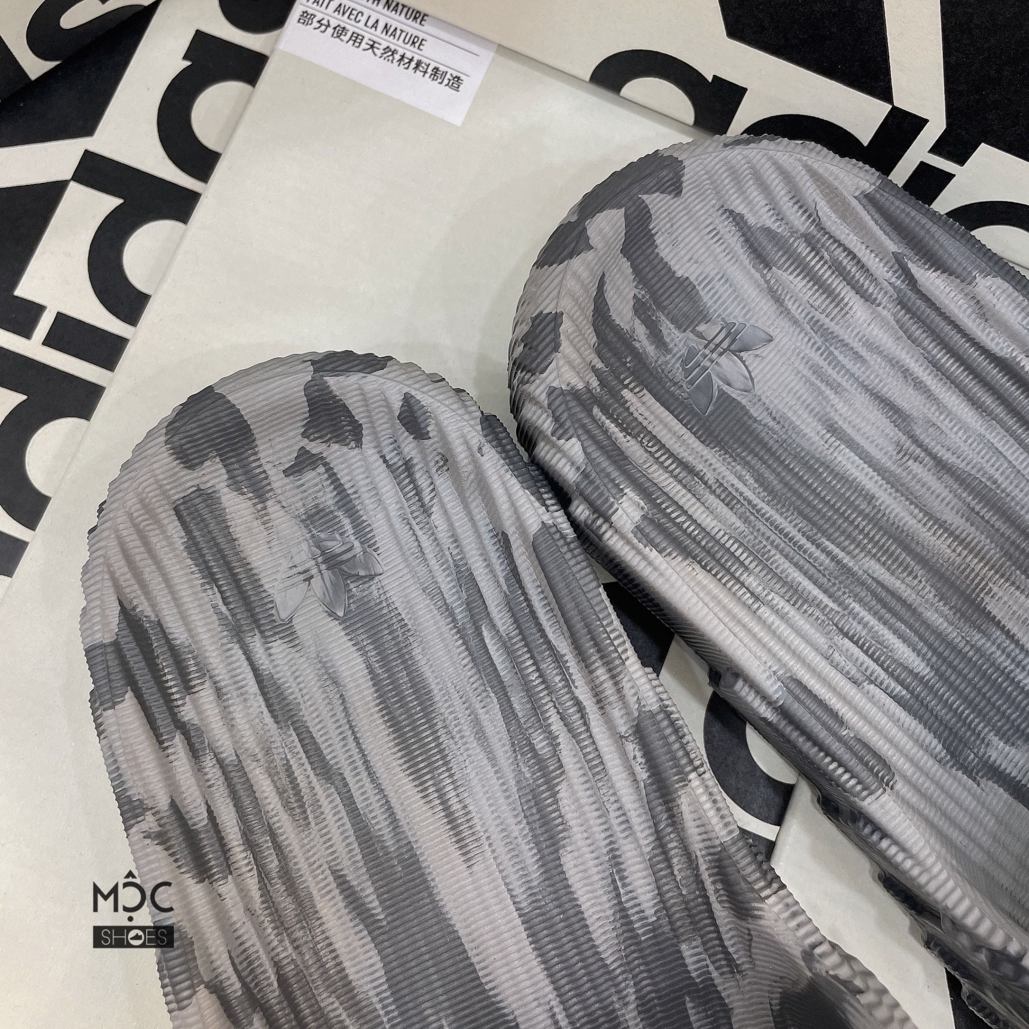 1122 - HÀNG CHÍNH HÃNG - DÉP ADIDAS 22 - BẬC THANG * MÀU XÁM ĐẬM LOANG *