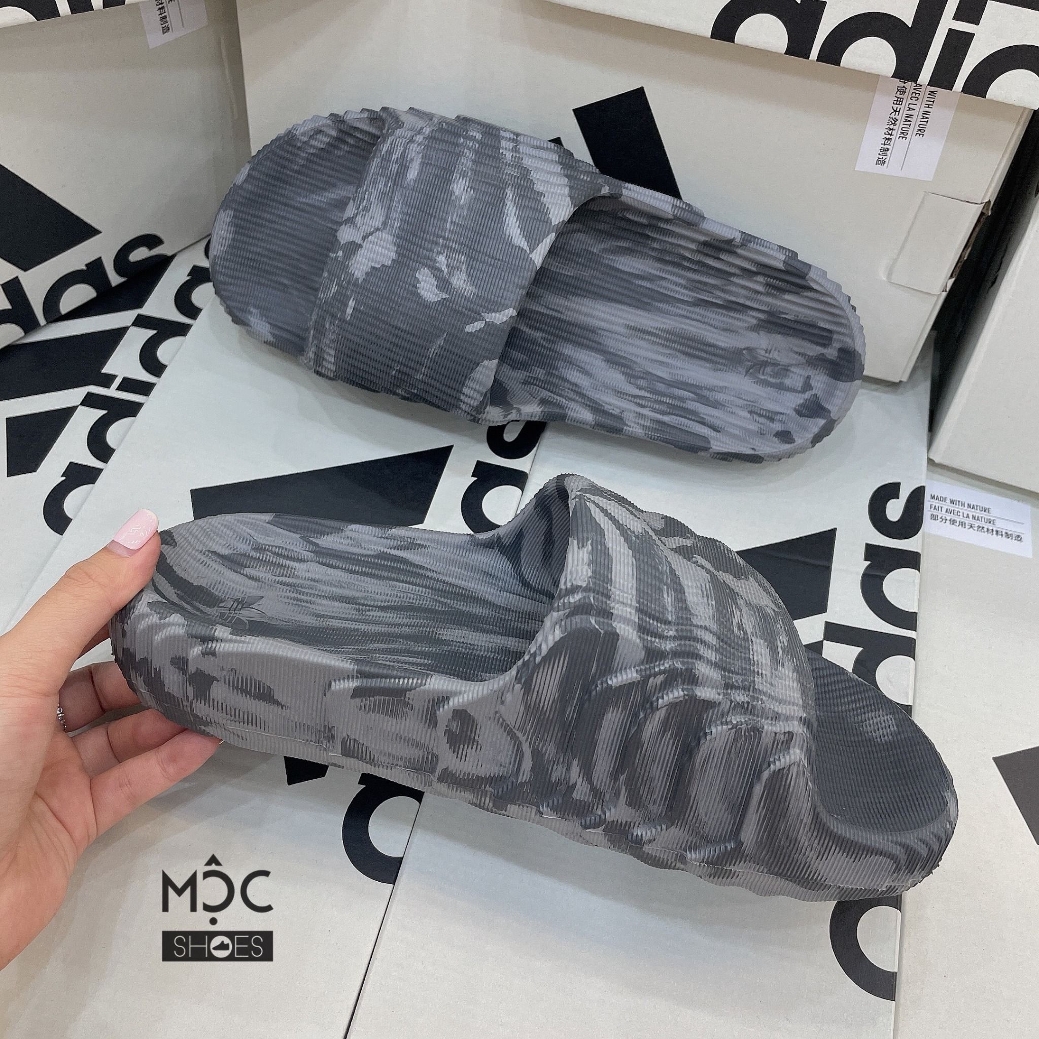  1122 - HÀNG CHÍNH HÃNG - DÉP ADIDAS 22 - BẬC THANG * MÀU XÁM ĐẬM LOANG * 