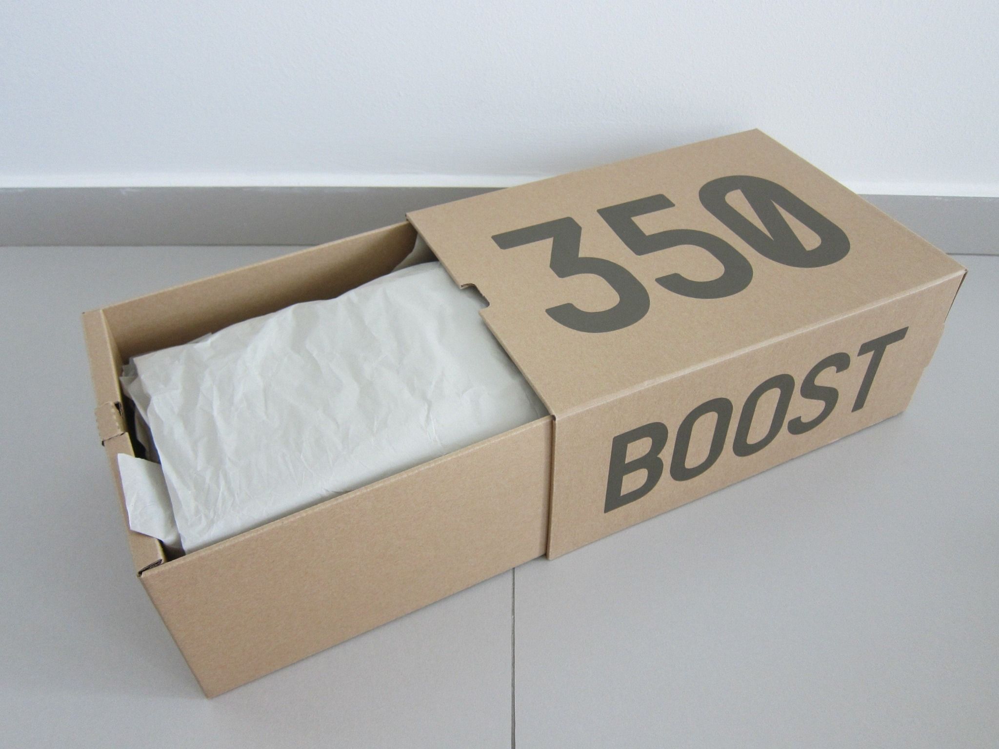 1157 - HÀNG CHÍNH HÃNG - HỘP ĐỰNG GIÀY THỂ THAO YEEZY 350 BOOST SNEAKERS * AUTHENTIC *