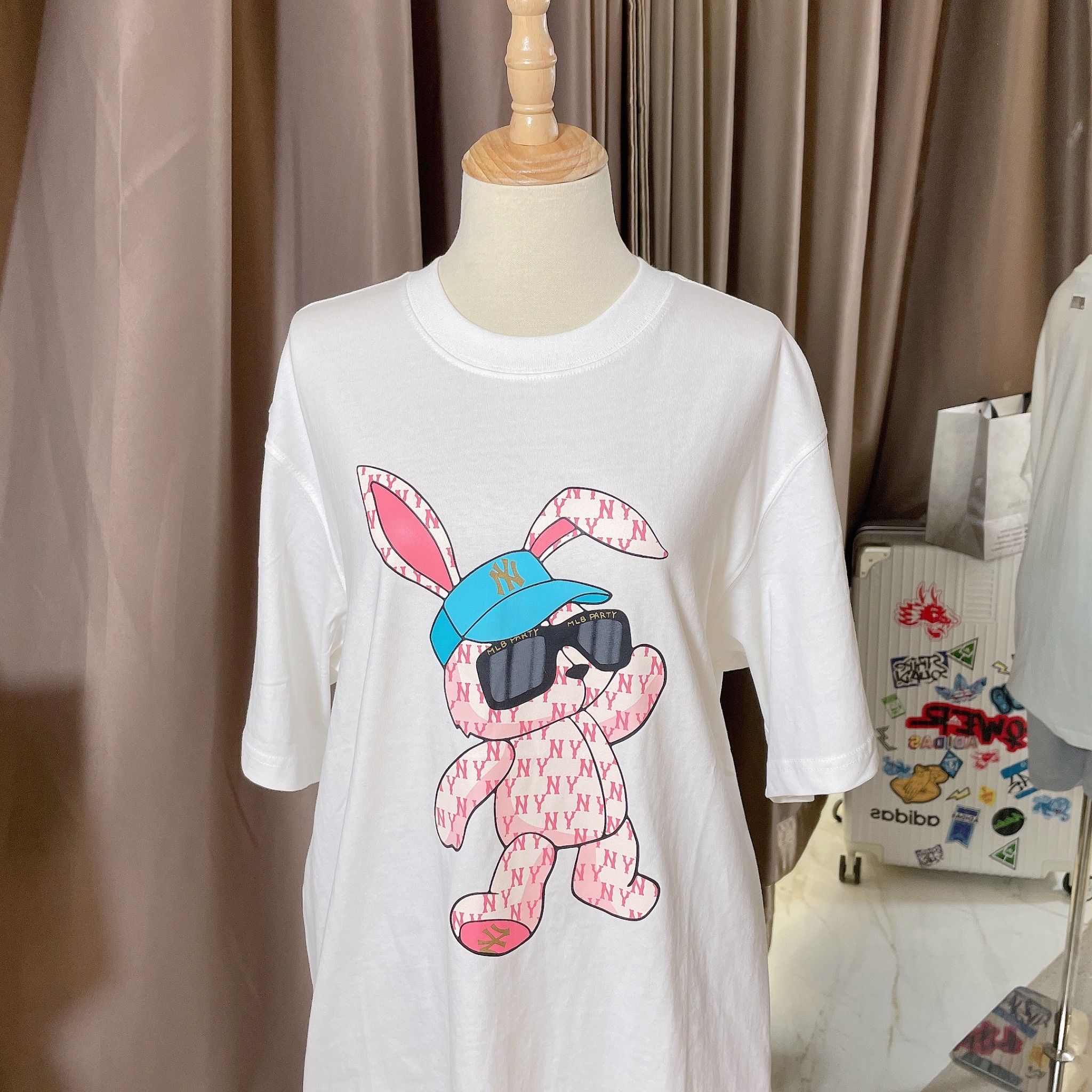 1158 - HÀNG CHÍNH HÃNG - ÁO THUN MLB - NEW YEAR RABBIT - TRẮNG - CODE: 3ATSQ0131-50CRS