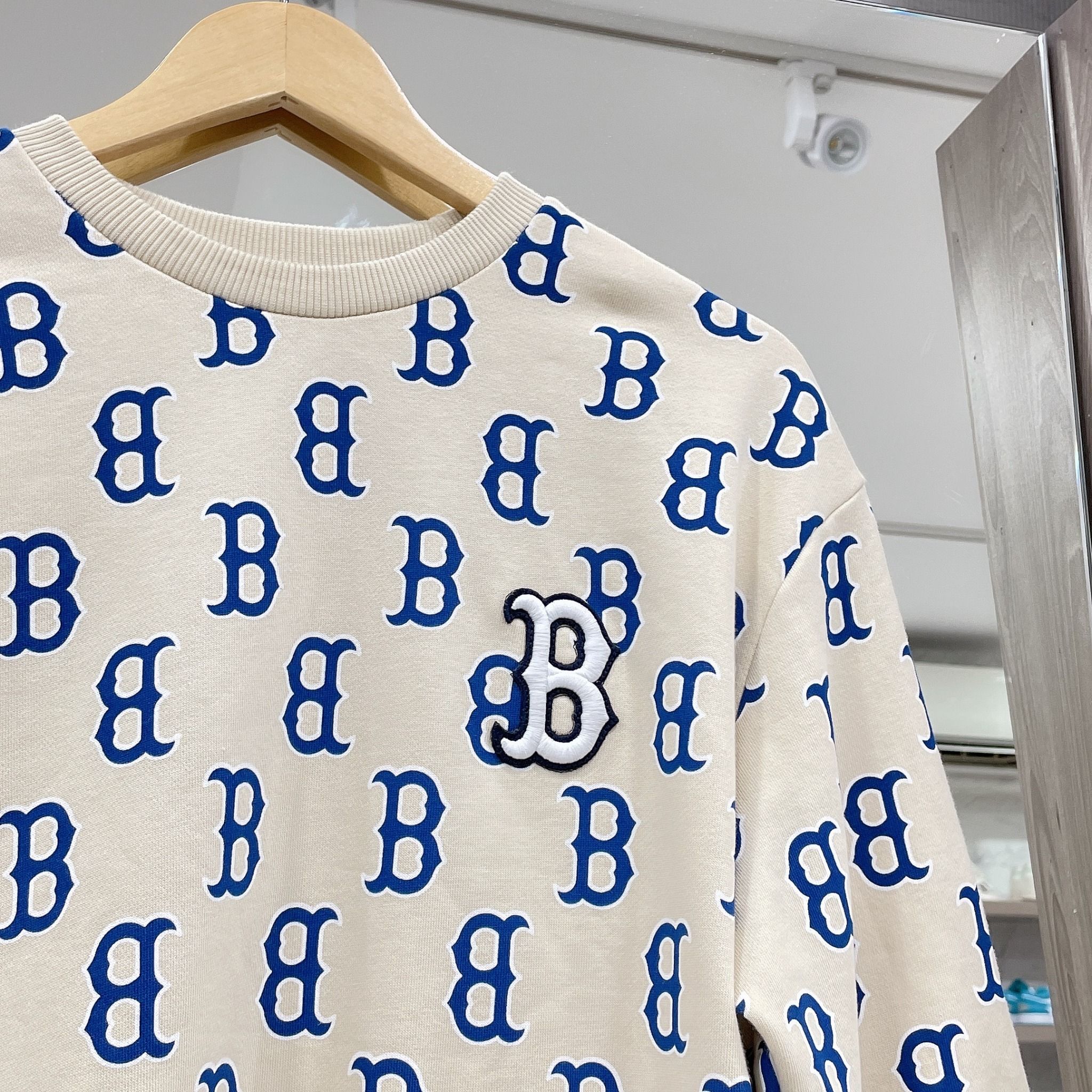 1180 - HÀNG CHÍNH HÃNG - ÁO SWEATER MLB MONOGRAM LOGO OVERFIT BOSTON RED SOX - BE - CODE: 3AMTM0231