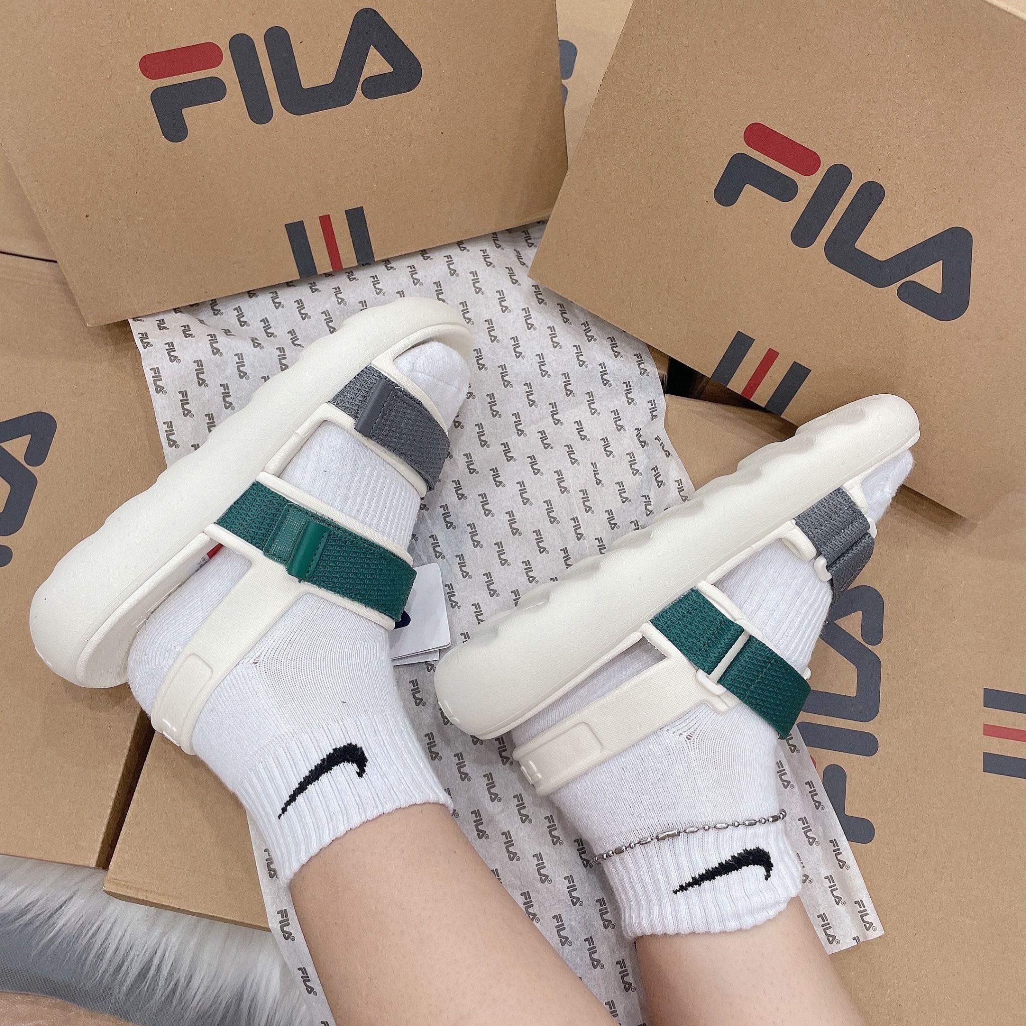 1189 - HÀNG CHÍNH HÃNG - GIÀY QUAI HẬU SANDAL FILA SURFY MÀU - * BE GREEN * - CODE : 1SM02573F 300