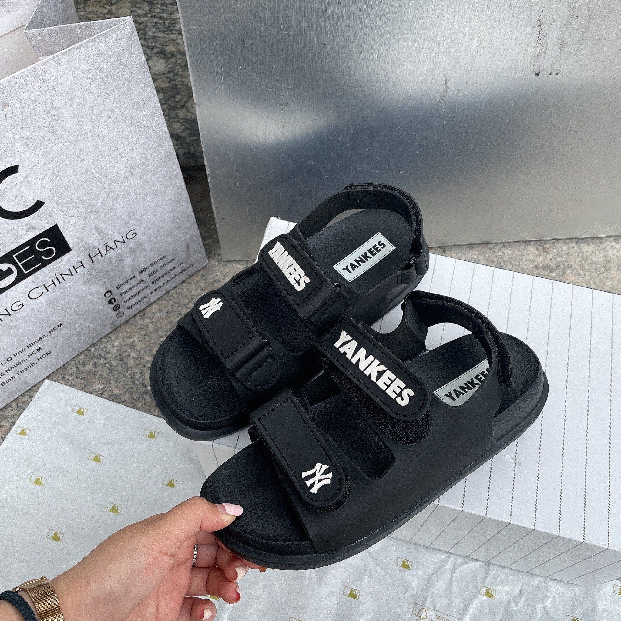 1194 - HÀNG CHÍNH HÃNG - GIÀY SANDAL MLB KID - NEW YORK YANKEES - ĐEN - CODE : 7ASDB0333-50BKS