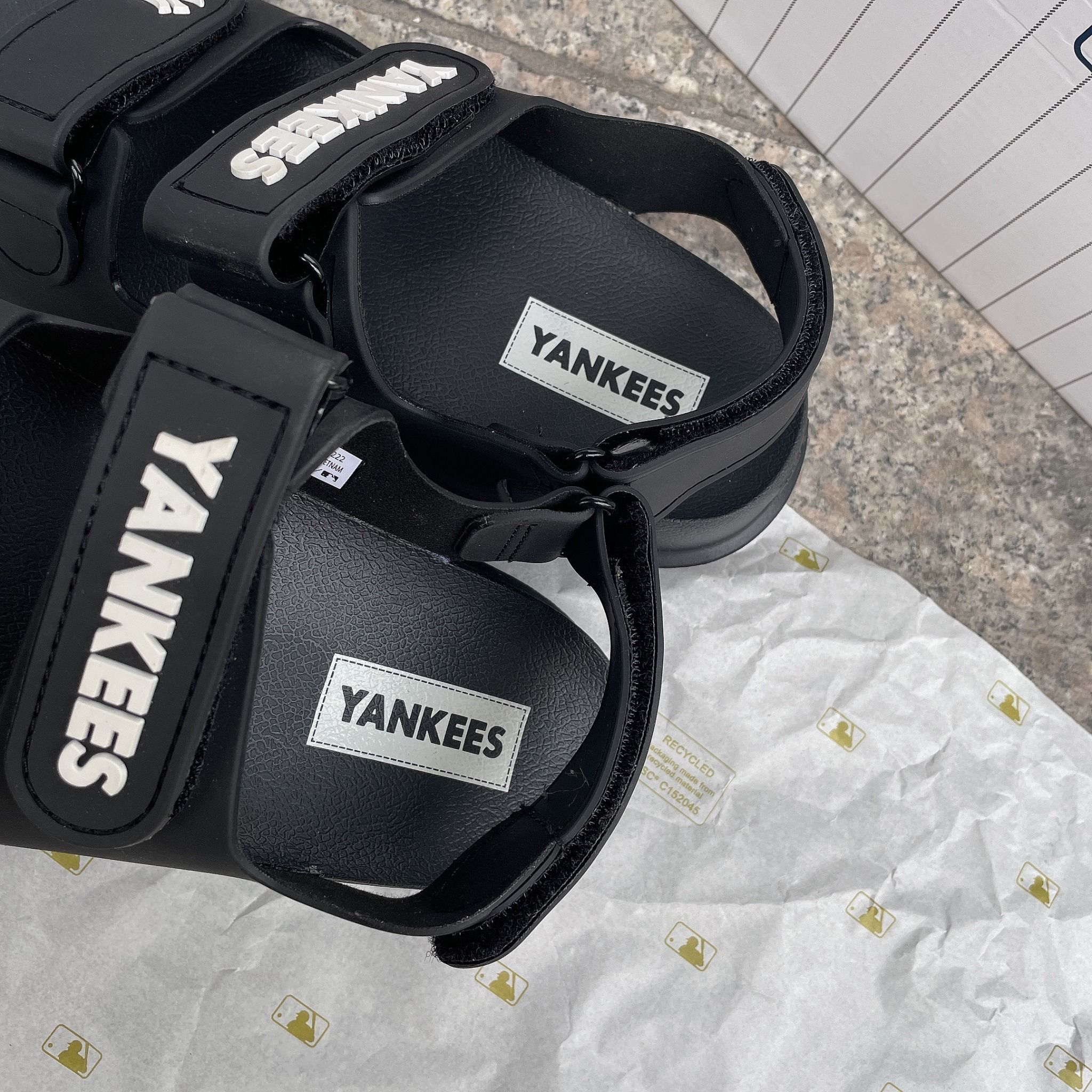 1194 - HÀNG CHÍNH HÃNG - GIÀY SANDAL MLB KID - NEW YORK YANKEES - ĐEN - CODE : 7ASDB0333-50BKS
