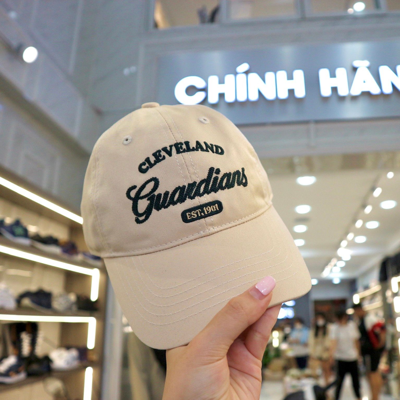 1206 - HÀNG CHÍNH HÃNG - Mũ - Nón MLB Varsity Lettering Cleveland Guardians - Begie