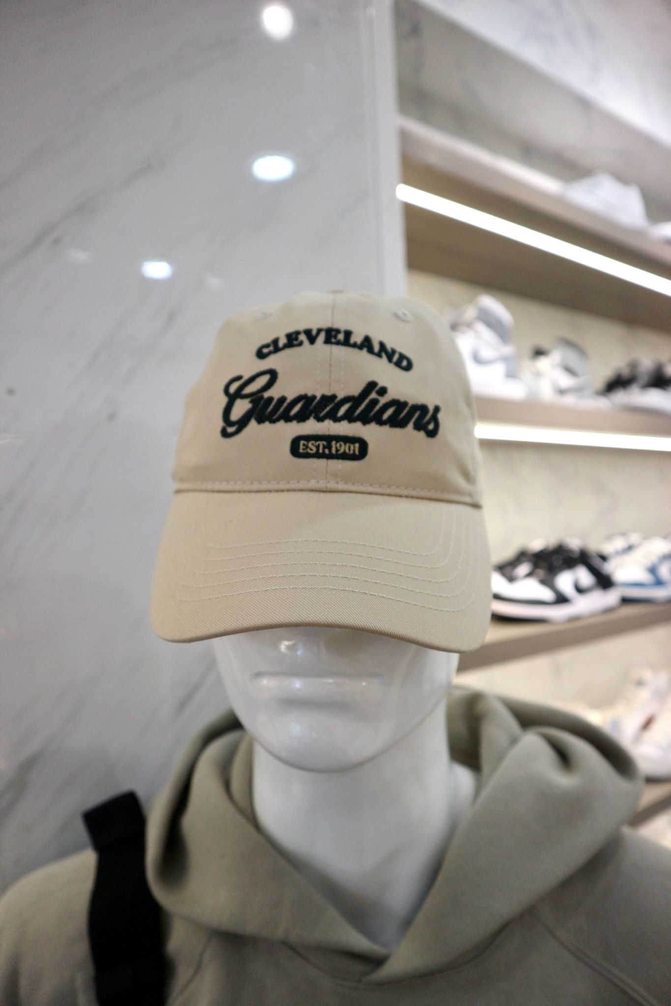 1206 - HÀNG CHÍNH HÃNG - Mũ - Nón MLB Varsity Lettering Cleveland Guardians - Begie