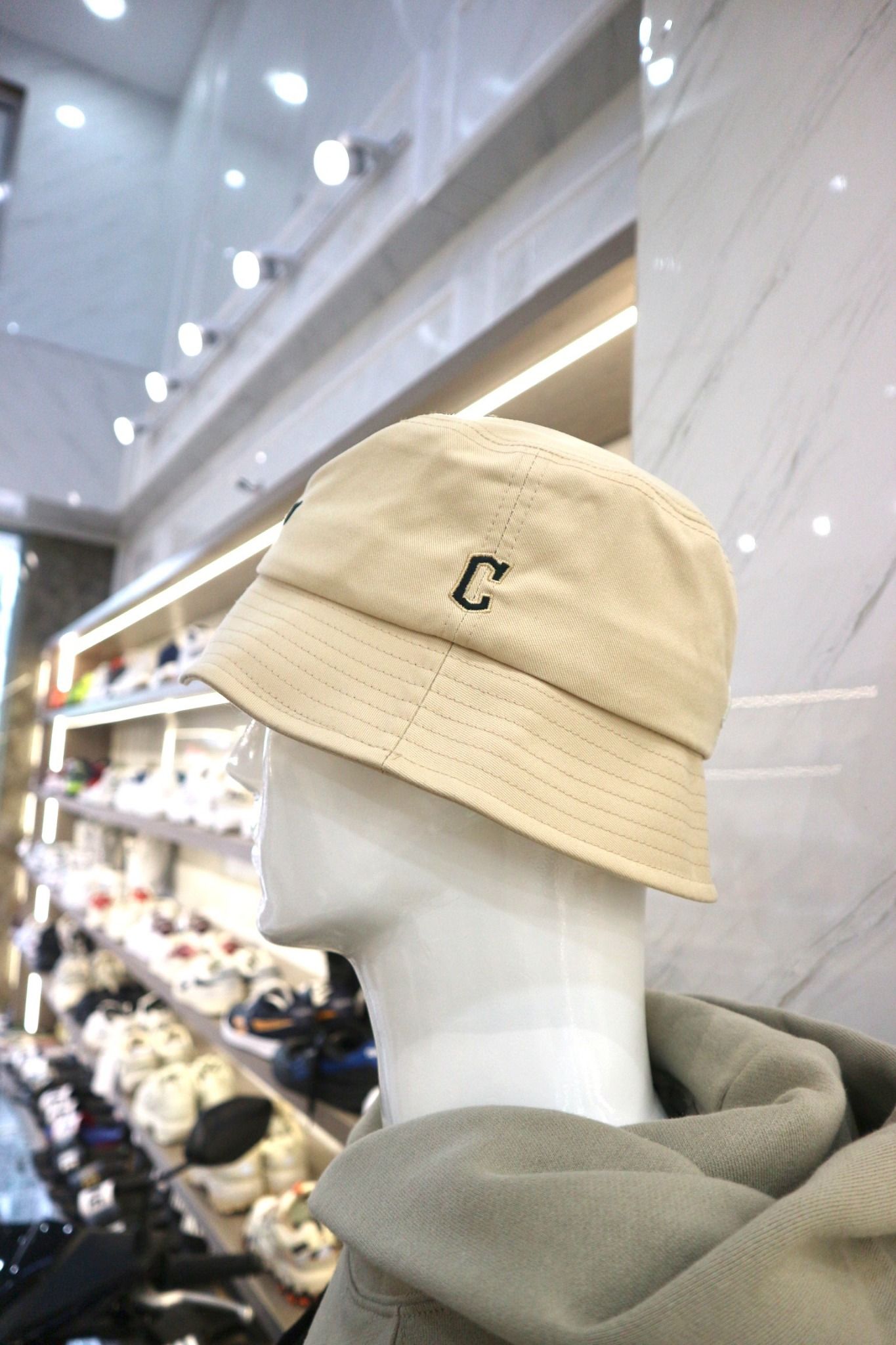 1204 - HÀNG CHÍNH HÃNG - Mũ / Nón MLB Bucket Varsity New York Yankees - Màu Begie