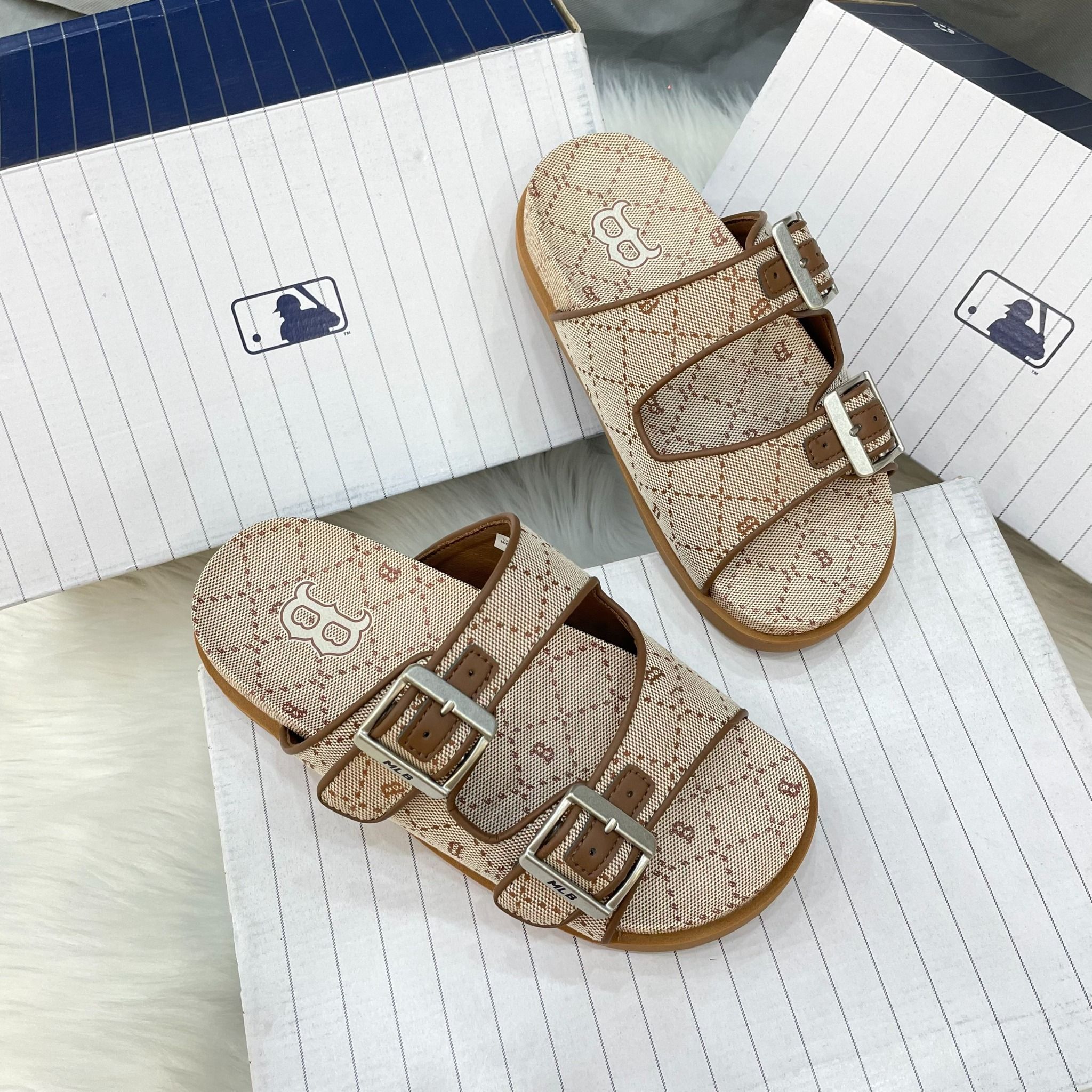 1212 - HÀNG CHÍNH HÃNG - Dép Sandal MLB - Double Slide Jacquard Diamond Monogram Boston Red Sox *Màu Beige* - CODE: 3ALPCTM33-43BGS