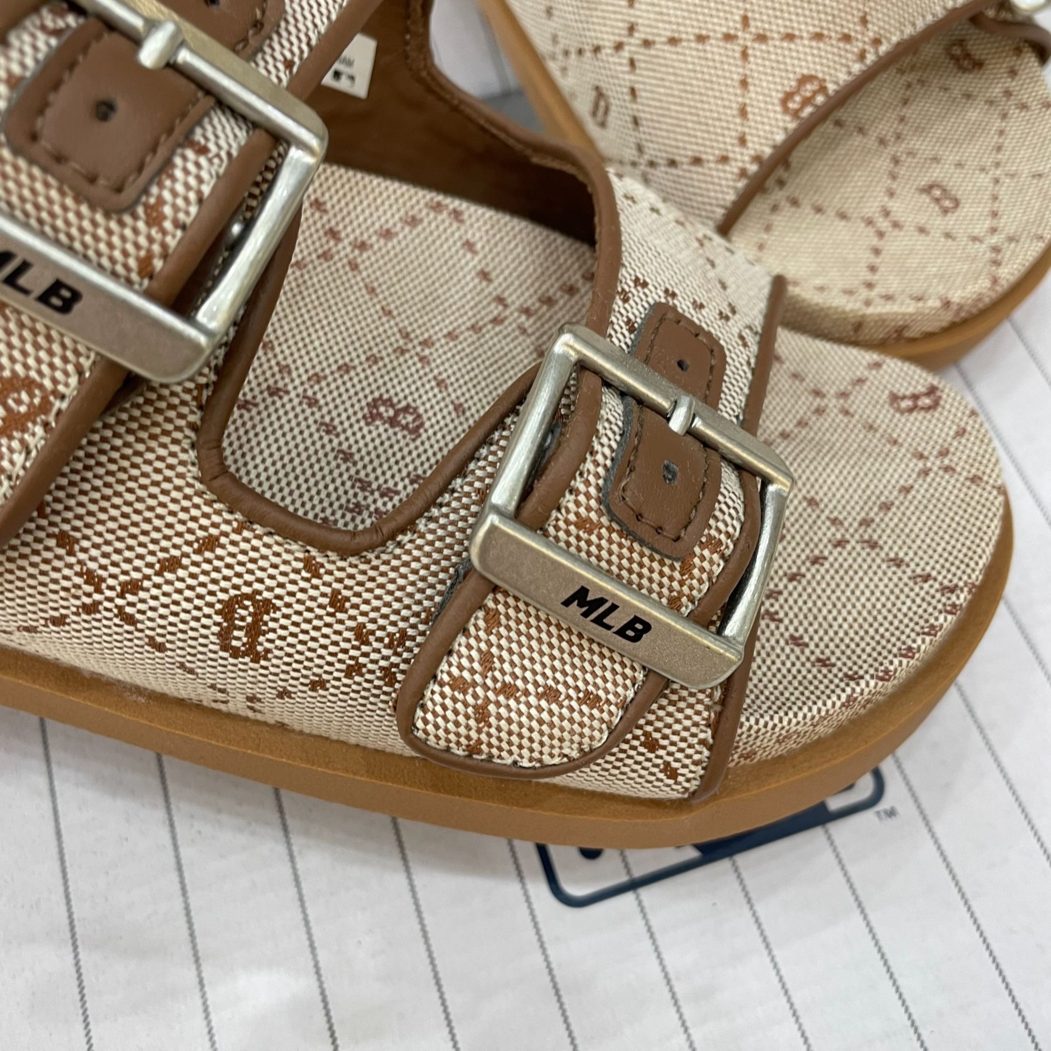 1212 - HÀNG CHÍNH HÃNG - Dép Sandal MLB - Double Slide Jacquard Diamond Monogram Boston Red Sox *Màu Beige* - CODE: 3ALPCTM33-43BGS