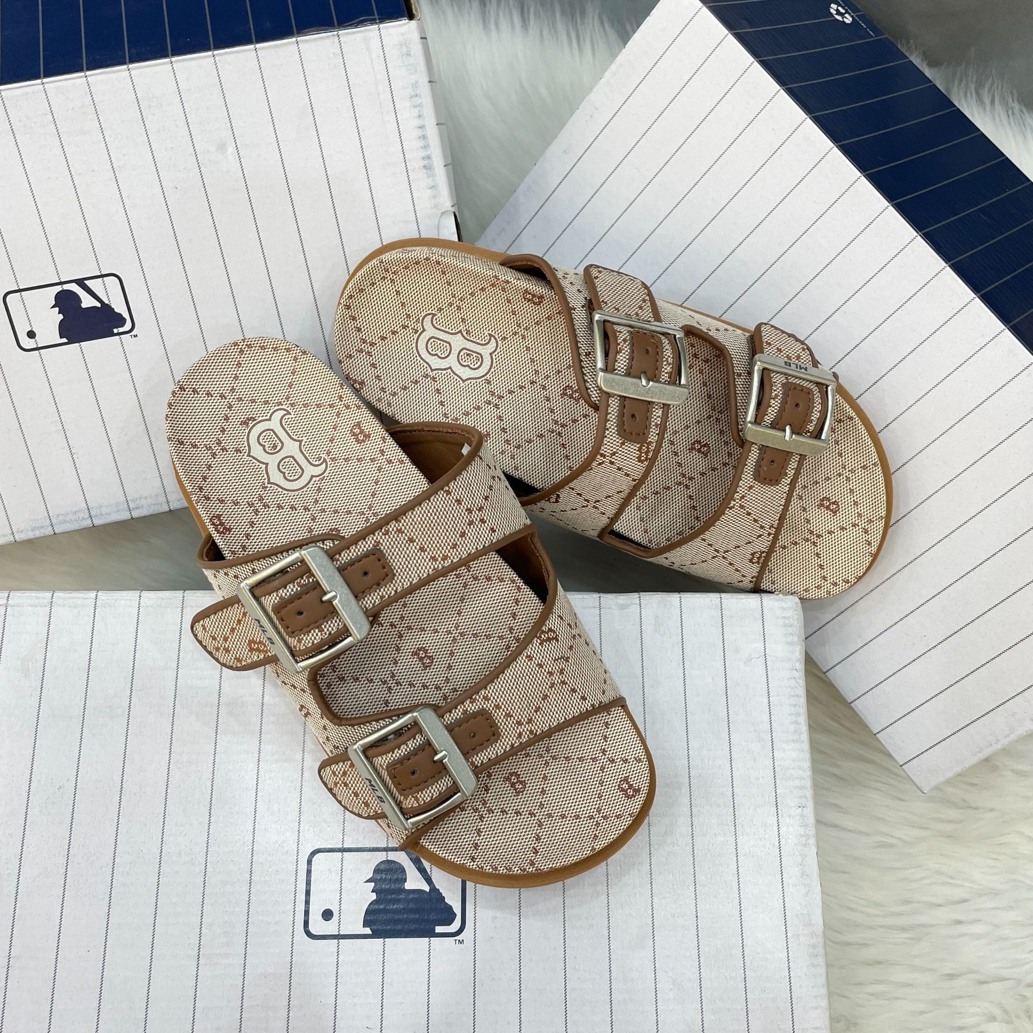 1212 - HÀNG CHÍNH HÃNG - Dép Sandal MLB - Double Slide Jacquard Diamond Monogram Boston Red Sox *Màu Beige* - CODE: 3ALPCTM33-43BGS