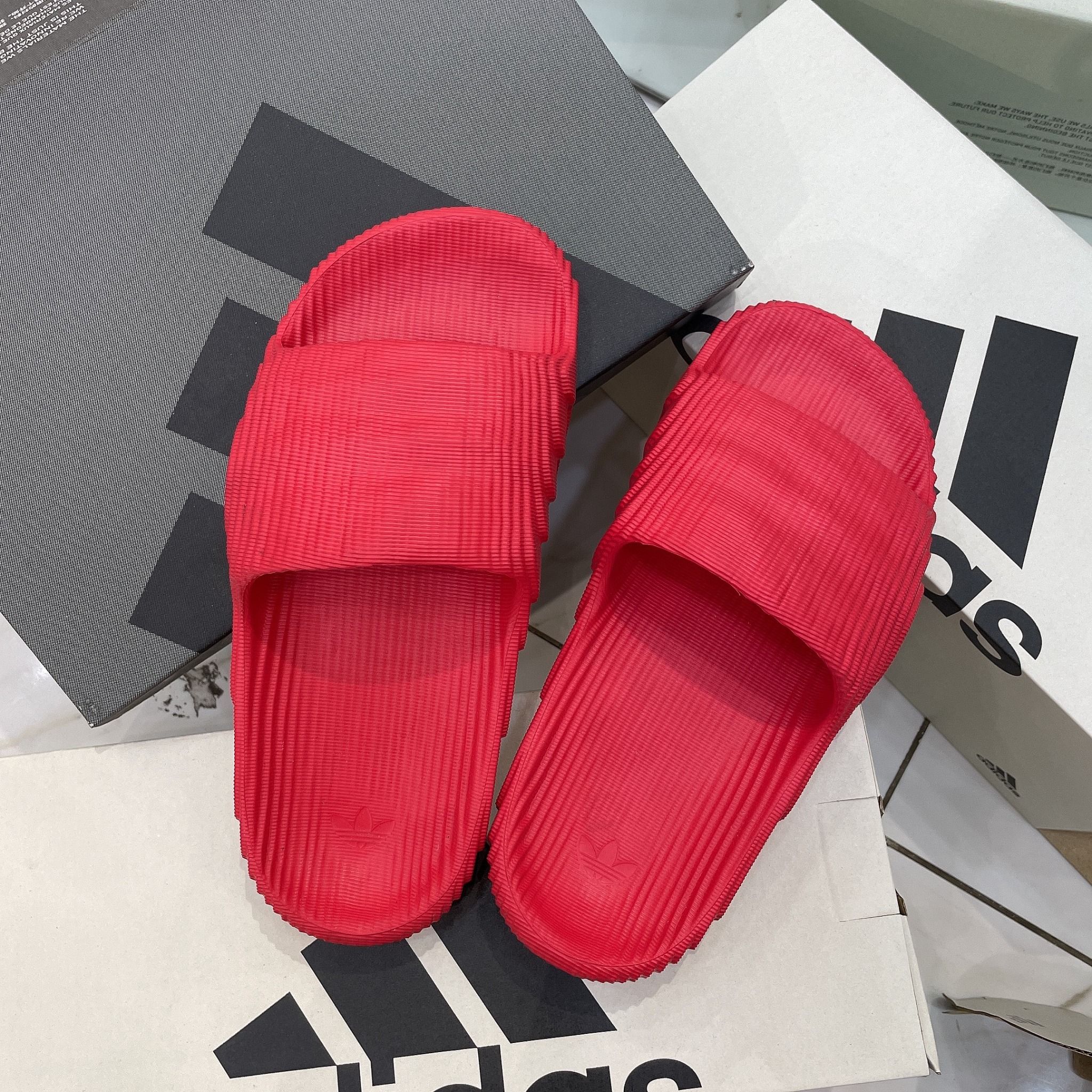 1215 - HÀNG CHÍNH HÃNG - DÉP ADIDAS 22 - BẬC THANG * MÀU ĐỎ TƯƠI / Better Scarlet * - CODE: IF5394