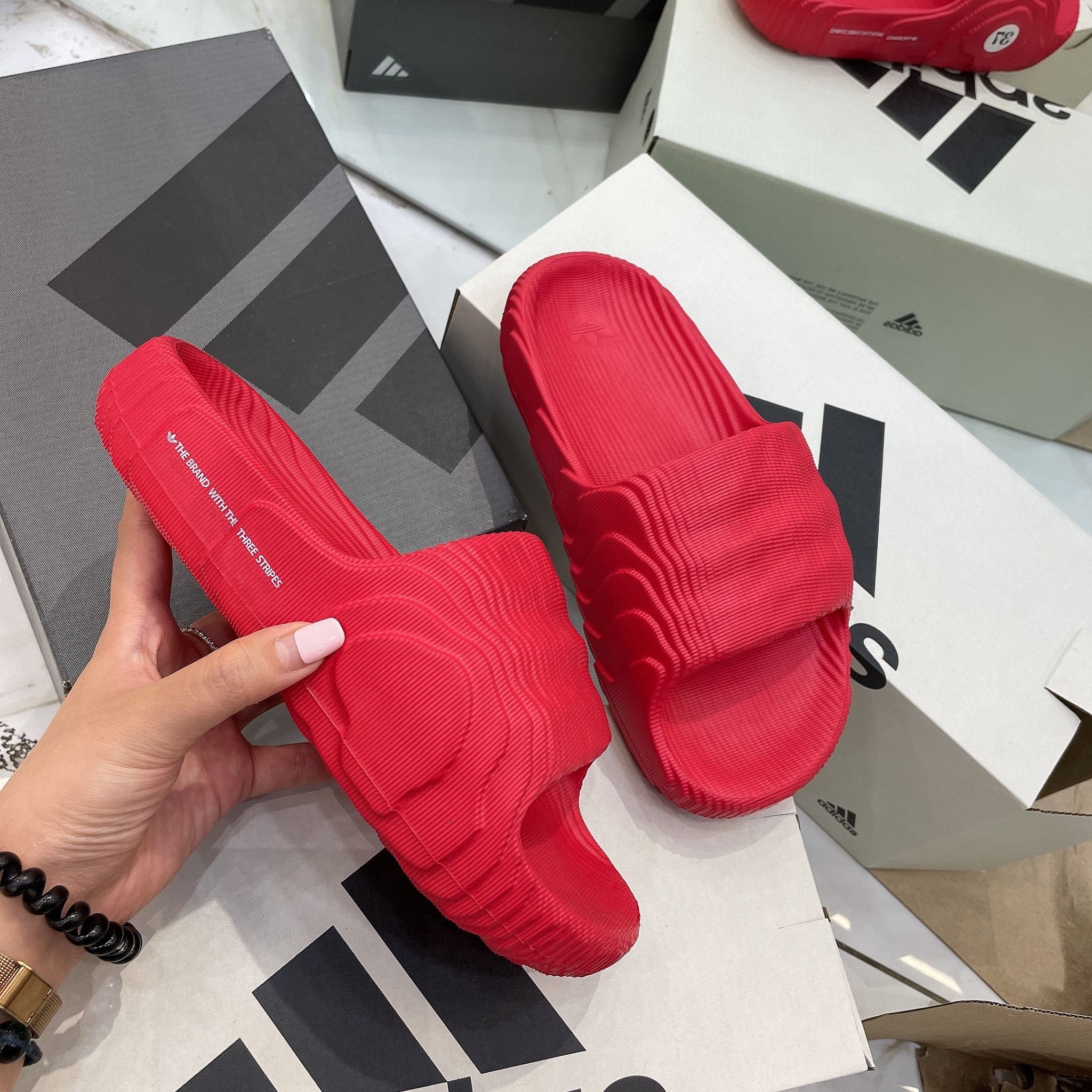 1215 - HÀNG CHÍNH HÃNG - DÉP ADIDAS 22 - BẬC THANG * MÀU ĐỎ TƯƠI / Better Scarlet * - CODE: IF5394