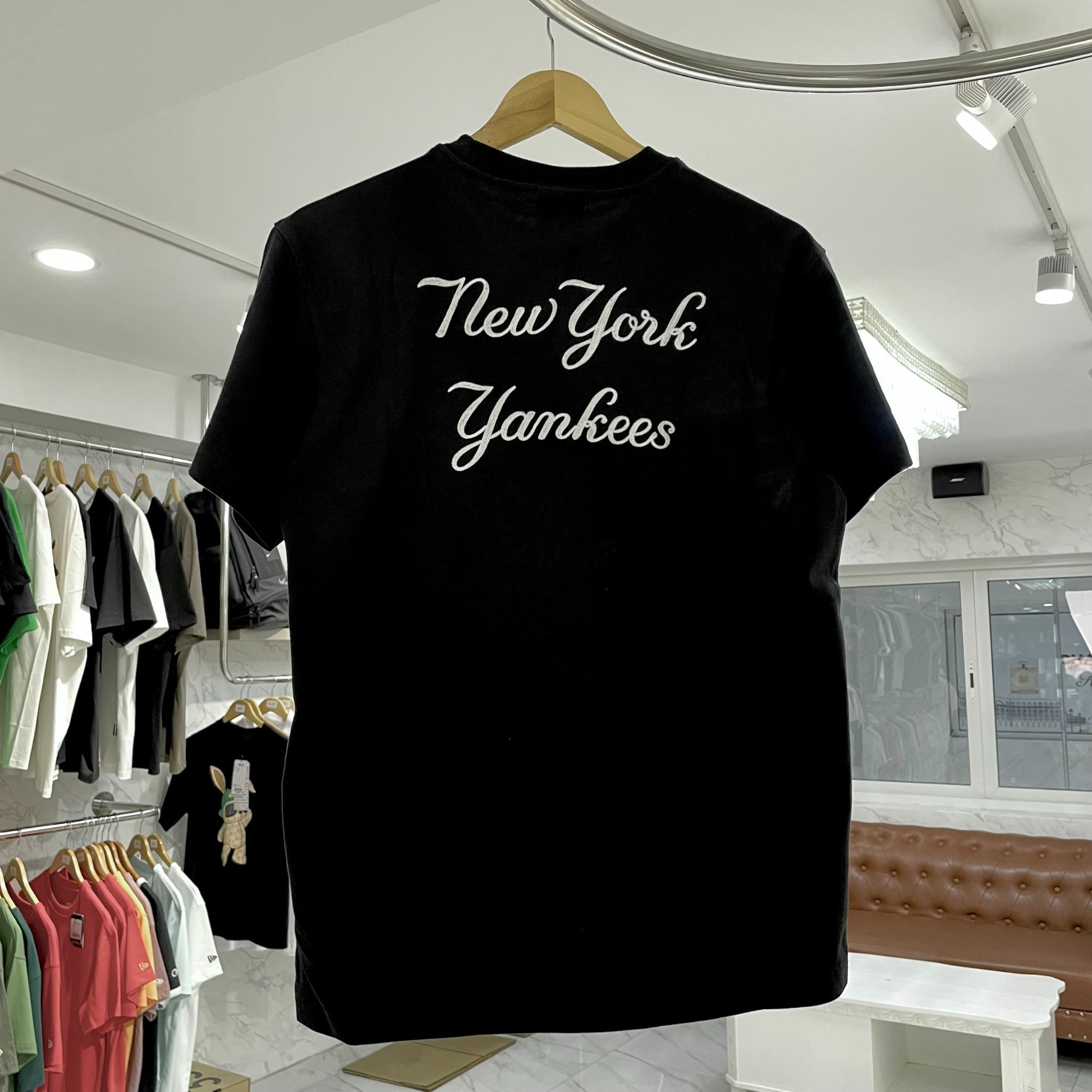 1229 - HÀNG CHÍNH HÃNG - ÁO THUN NEW ERA - NY YANKEES THÊU - ĐEN - CODE : 13334740