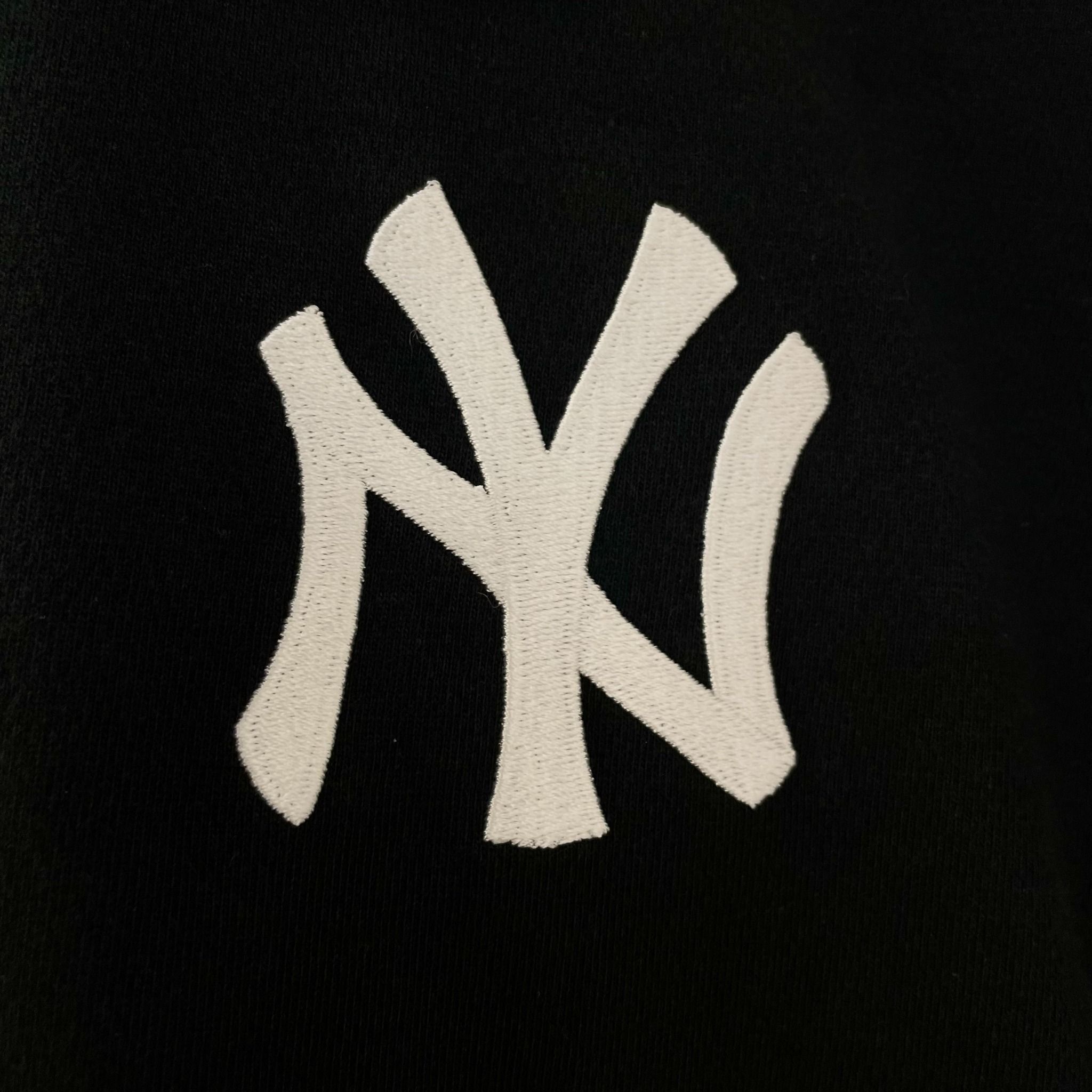 1229 - HÀNG CHÍNH HÃNG - ÁO THUN NEW ERA - NY YANKEES THÊU - ĐEN - CODE : 13334740