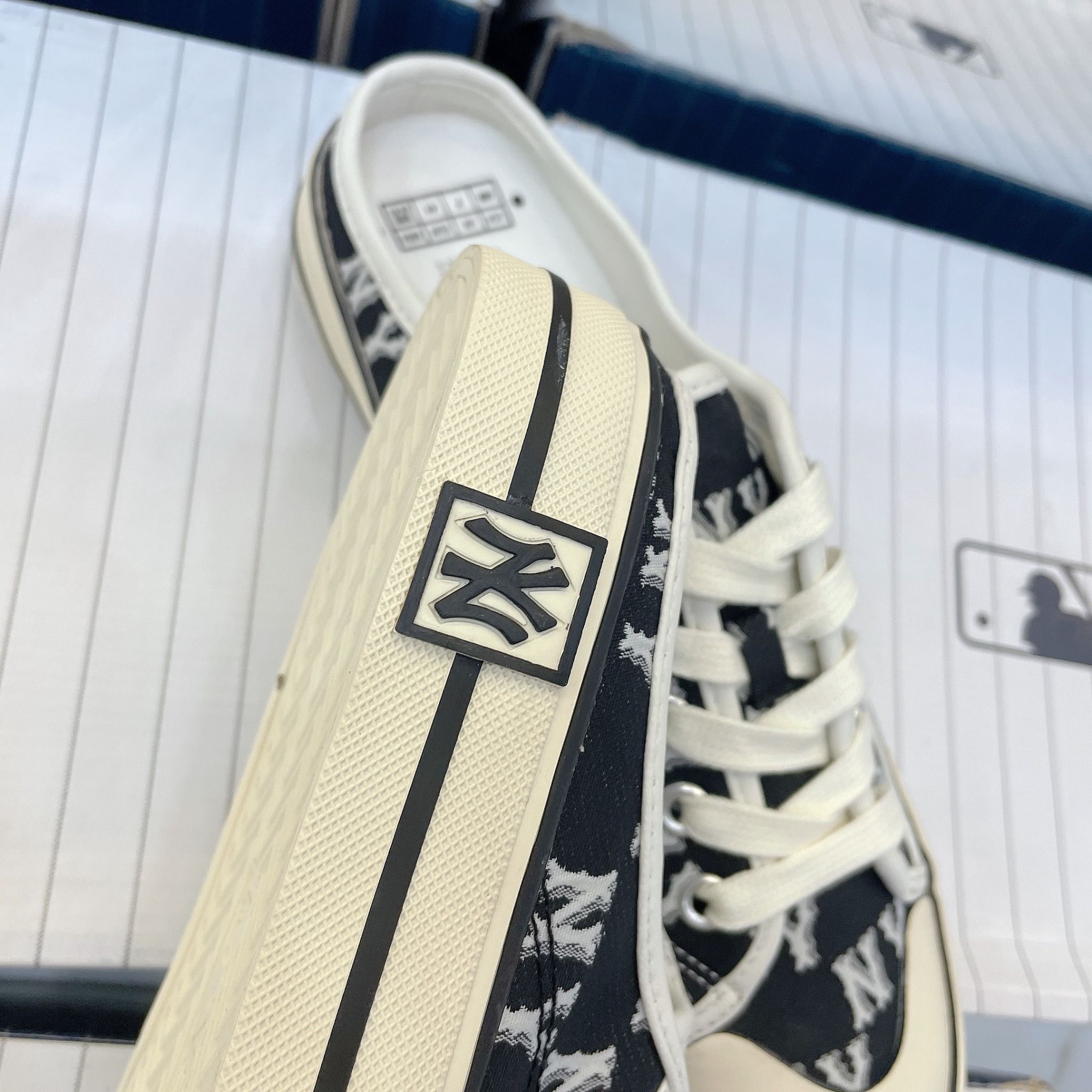 1234 - HÀNG CHÍNH HÃNG - GIÀY MULE MLB DIA MONOGRAM - ĐEN - CODE : 3AMUPBM3N - 50BKS