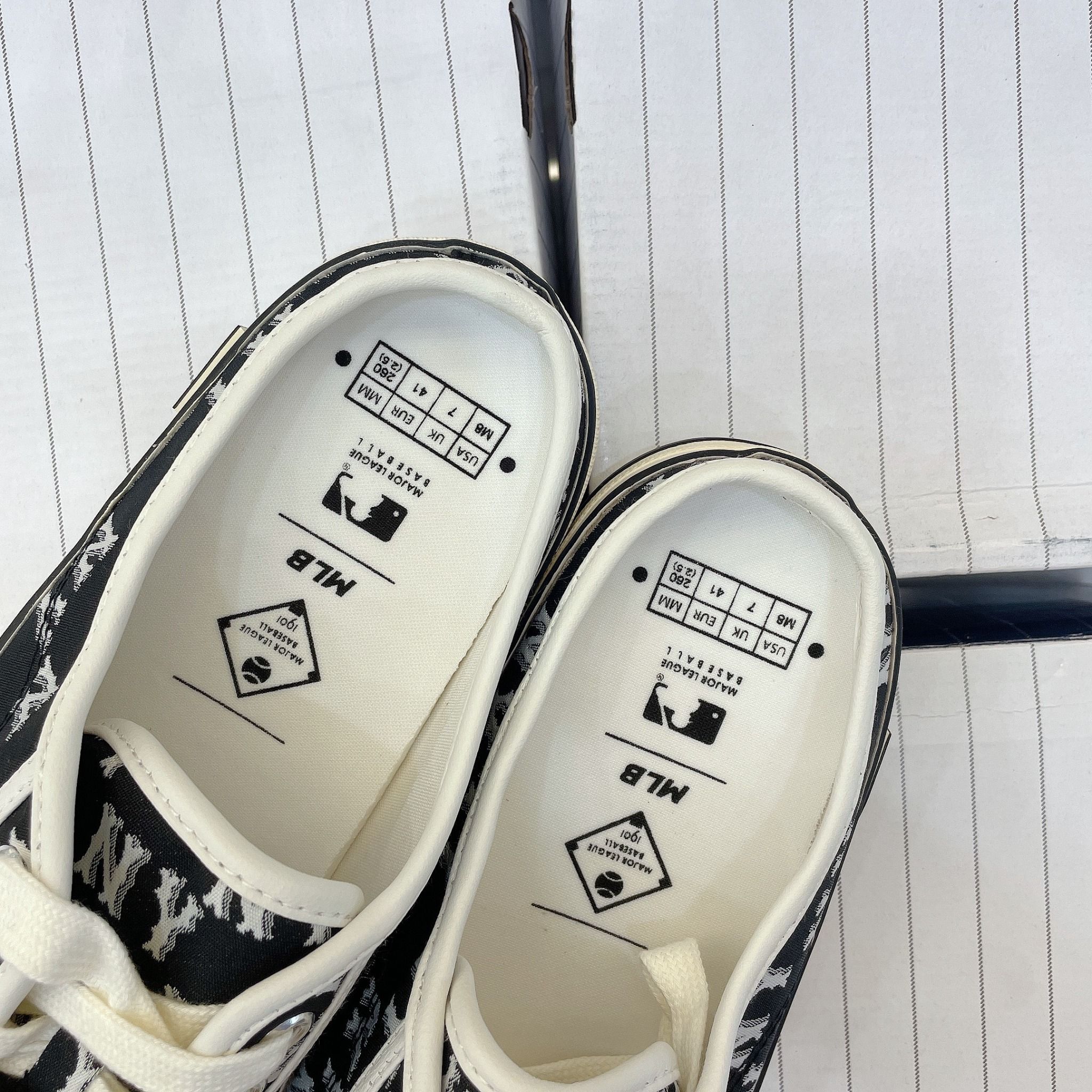 1234 - HÀNG CHÍNH HÃNG - GIÀY MULE MLB DIA MONOGRAM - ĐEN - CODE : 3AMUPBM3N - 50BKS