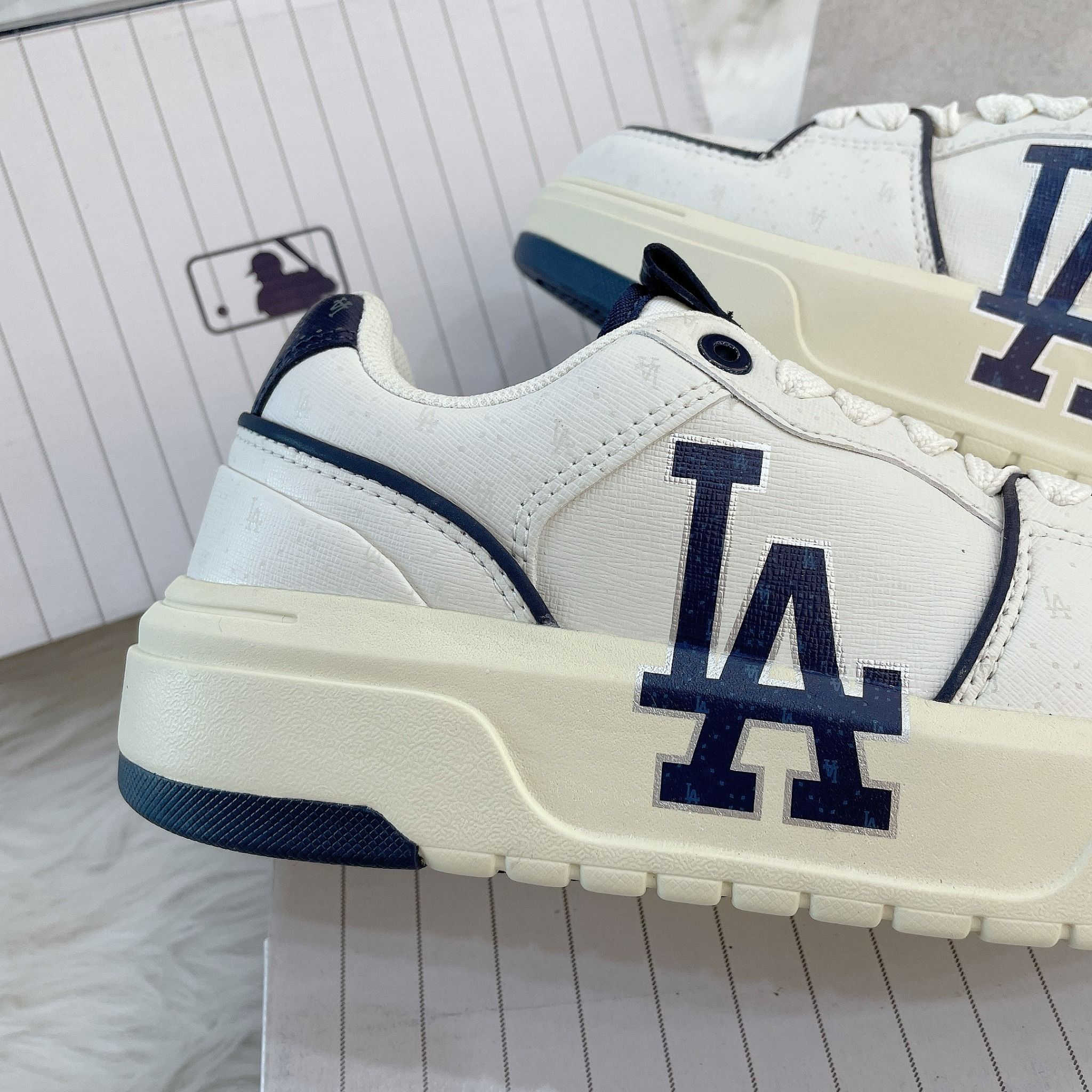 1240 - HÀNG CHÍNH HÃNG - GIÀY MLB CHUNKY LINER DIA MONOGRAM LOS ANGELES - WHITE VINTAGE