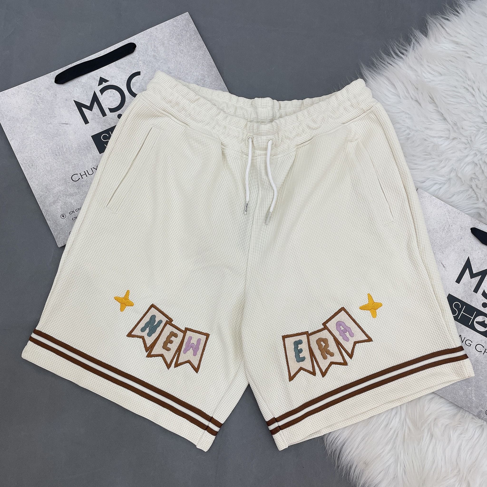 1253 - HÀNG CHÍNH HÃNG - QUẦN SHORT NEW ERA - THÊU NGÔI SAO *TRẮNG* - CODE :