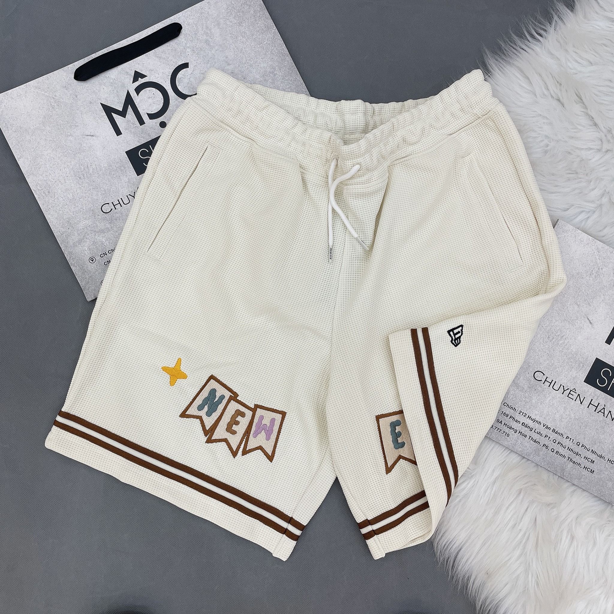 1253 - HÀNG CHÍNH HÃNG - QUẦN SHORT NEW ERA - THÊU NGÔI SAO *TRẮNG* - CODE :