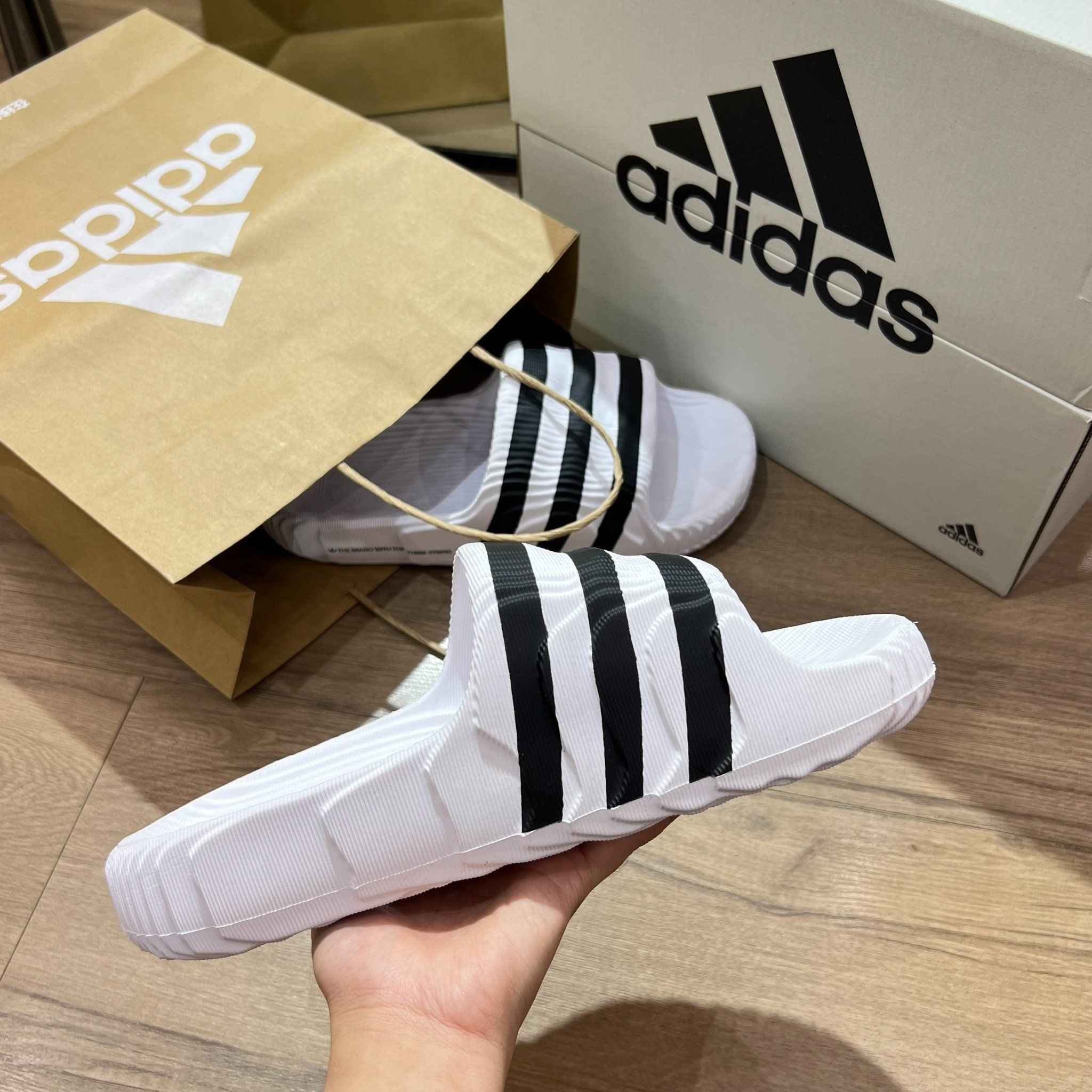  [SALE 750K] 1248 - HÀNG CHÍNH HÃNG - DÉP ADIDAS 22 - BẬC THANG * TRẮNG SỌC ĐEN * 