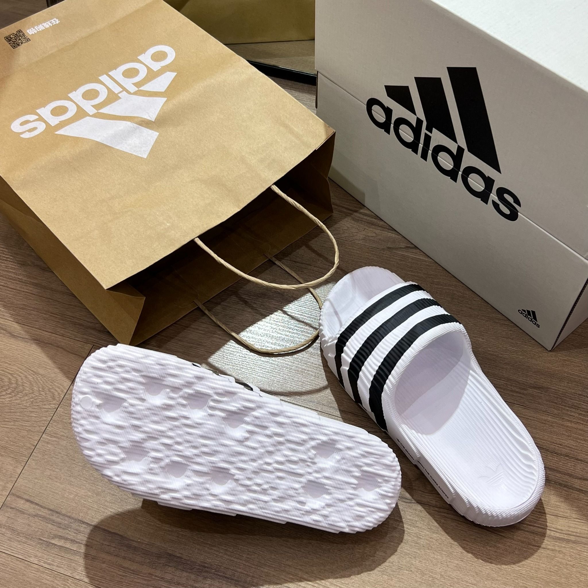 1248 - HÀNG CHÍNH HÃNG - DÉP ADIDAS 22 - BẬC THANG * TRẮNG SỌC ĐEN *
