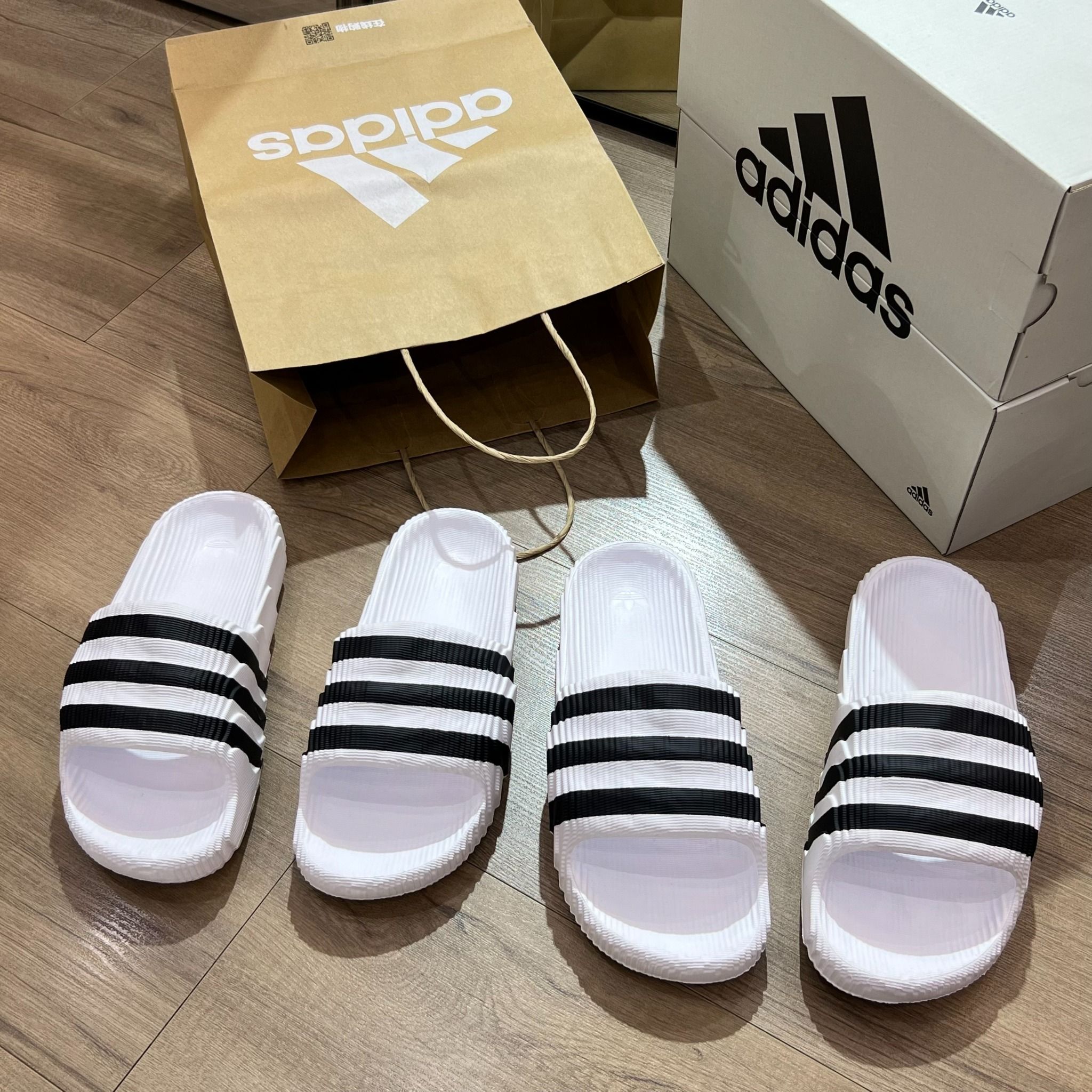 1248 - HÀNG CHÍNH HÃNG - DÉP ADIDAS 22 - BẬC THANG * TRẮNG SỌC ĐEN *