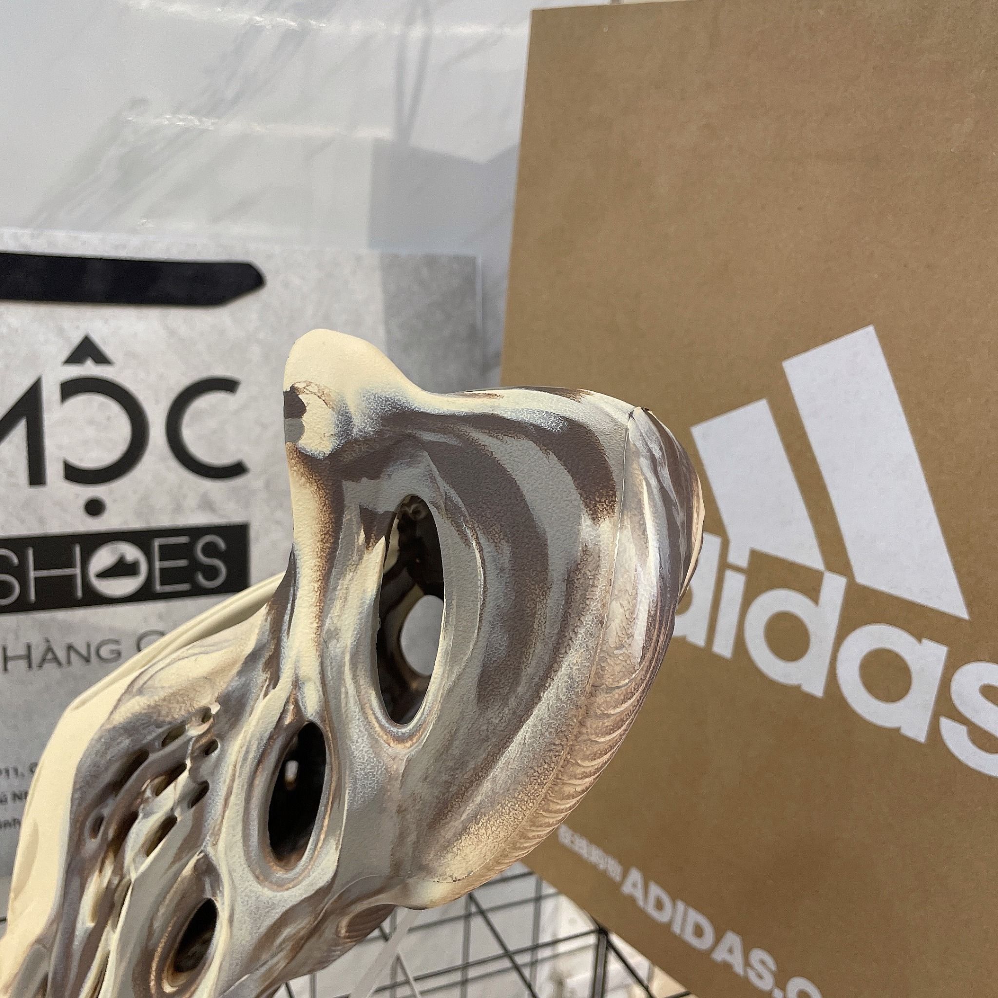 1372 - HÀNG CHÍNH HÃNG - ADIDAS YEEZY FOAM - MX CREAM CLAY - CODE: GX8774