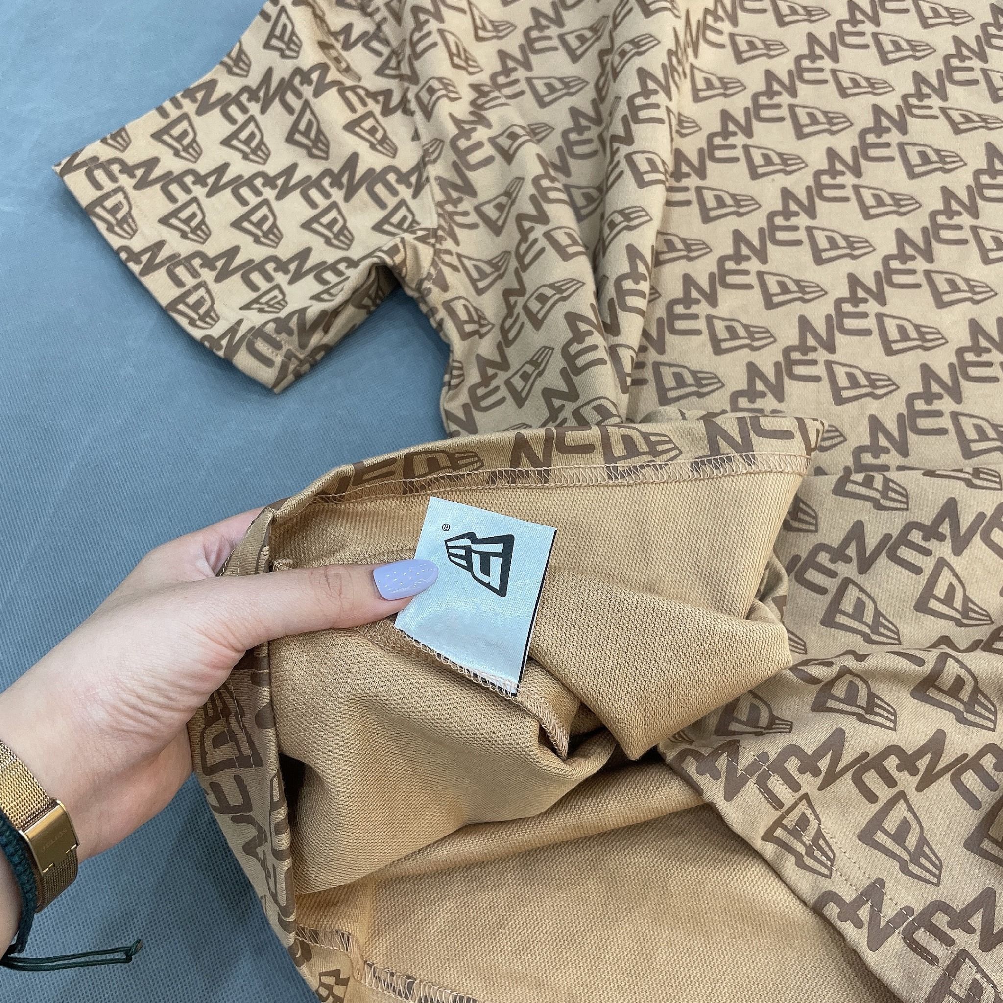 1310 - HÀNG CHÍNH HÃNG - ÁO THUN NEW ERA - FULL LOGO NE - NÂU - CODE : 13350820
