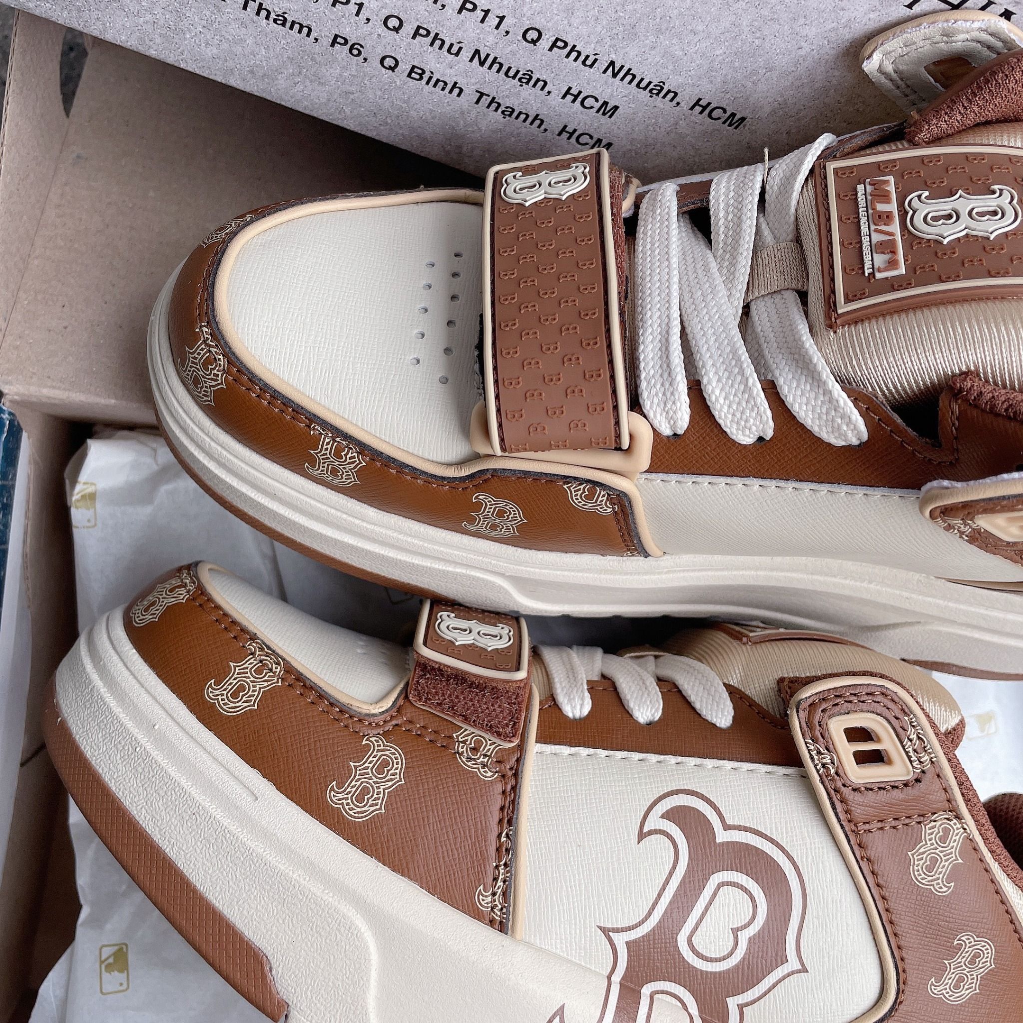 1332 - HÀNG CHÍNH HÃNG - GIÀY MLB CHUNKY LINER MID MONOGRAM MÀU NÂU B BOSTON - *BROWN/WHITE* - CODE: 3ASXCLP3N