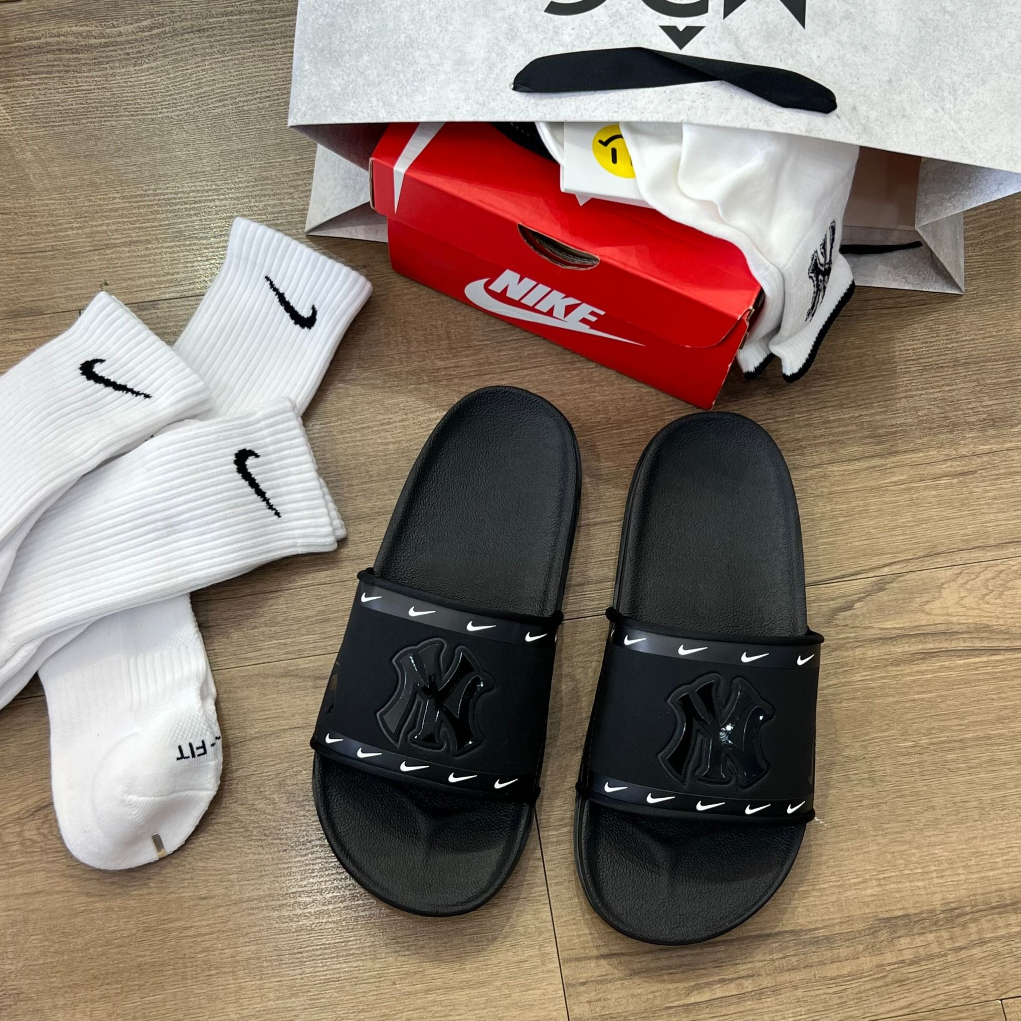 1338 - HÀNG CHÍNH HÃNG - DÉP NIKE x MLB OFFCOURT SLIDE - ĐEN LOGO NY