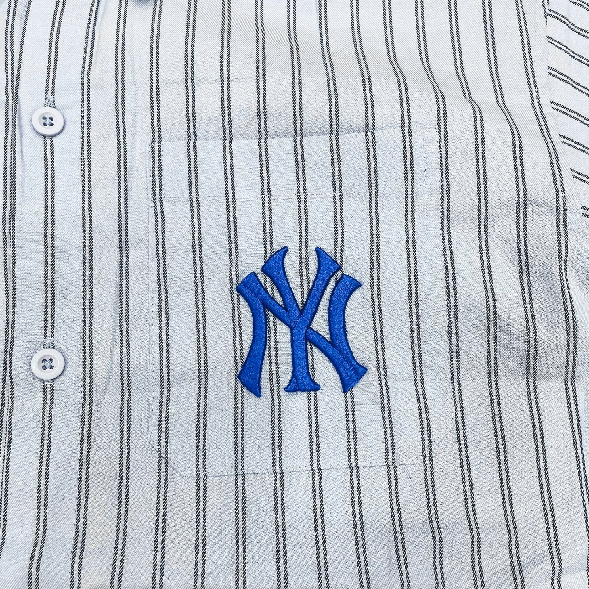 1343 - HÀNG CHÍNH HÃNG - ÁO SƠ MI MLB - STRIPE SHORT SLEEVE SHIRT NEW YORK YANKEES - XANH SỌC - CODE: 31WSU4131-50S