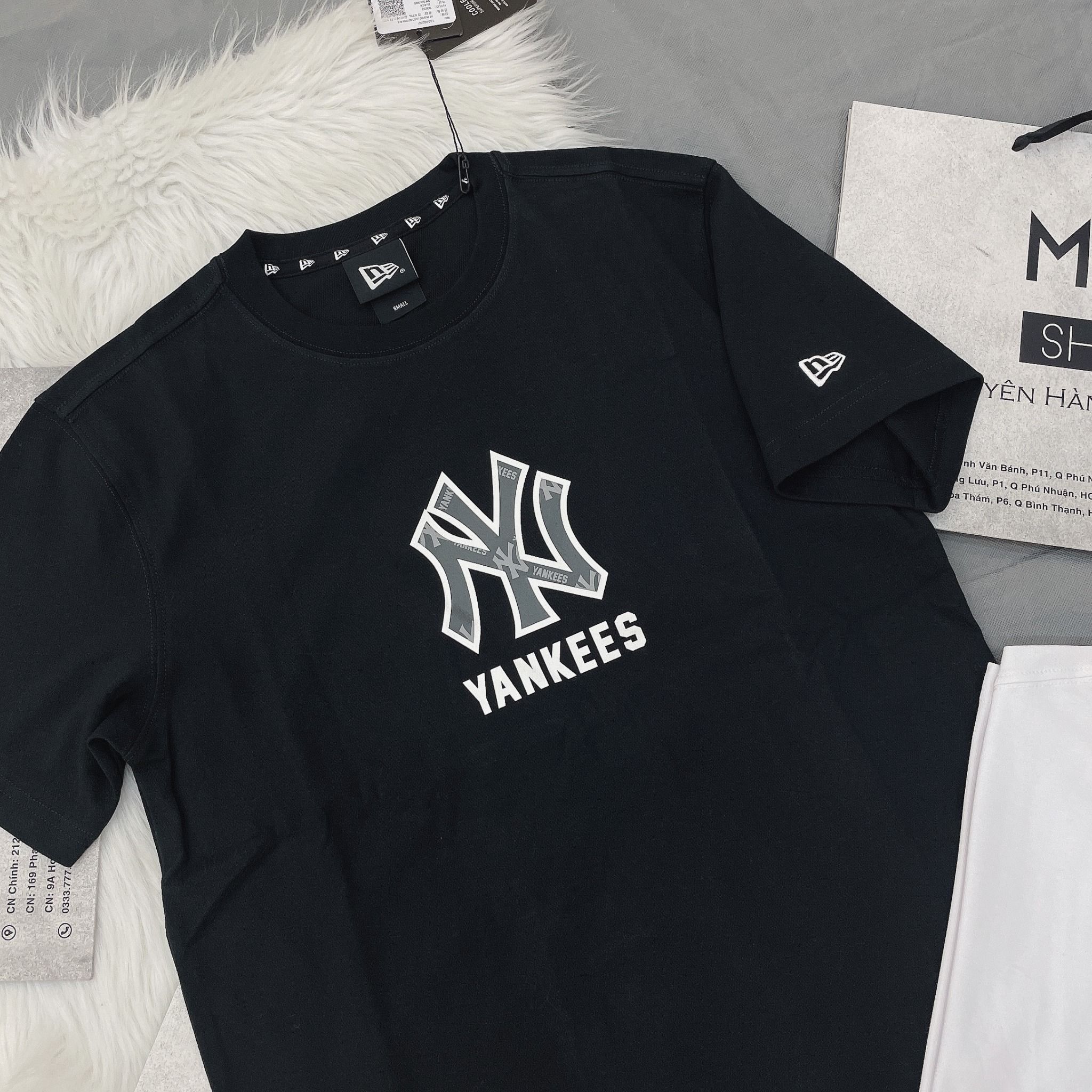 1346 - HÀNG CHÍNH HÃNG - ÁO THUN NEW ERA - ÁO NY YANKEES LOGO CHÌM - ĐEN - CODE: 13520207