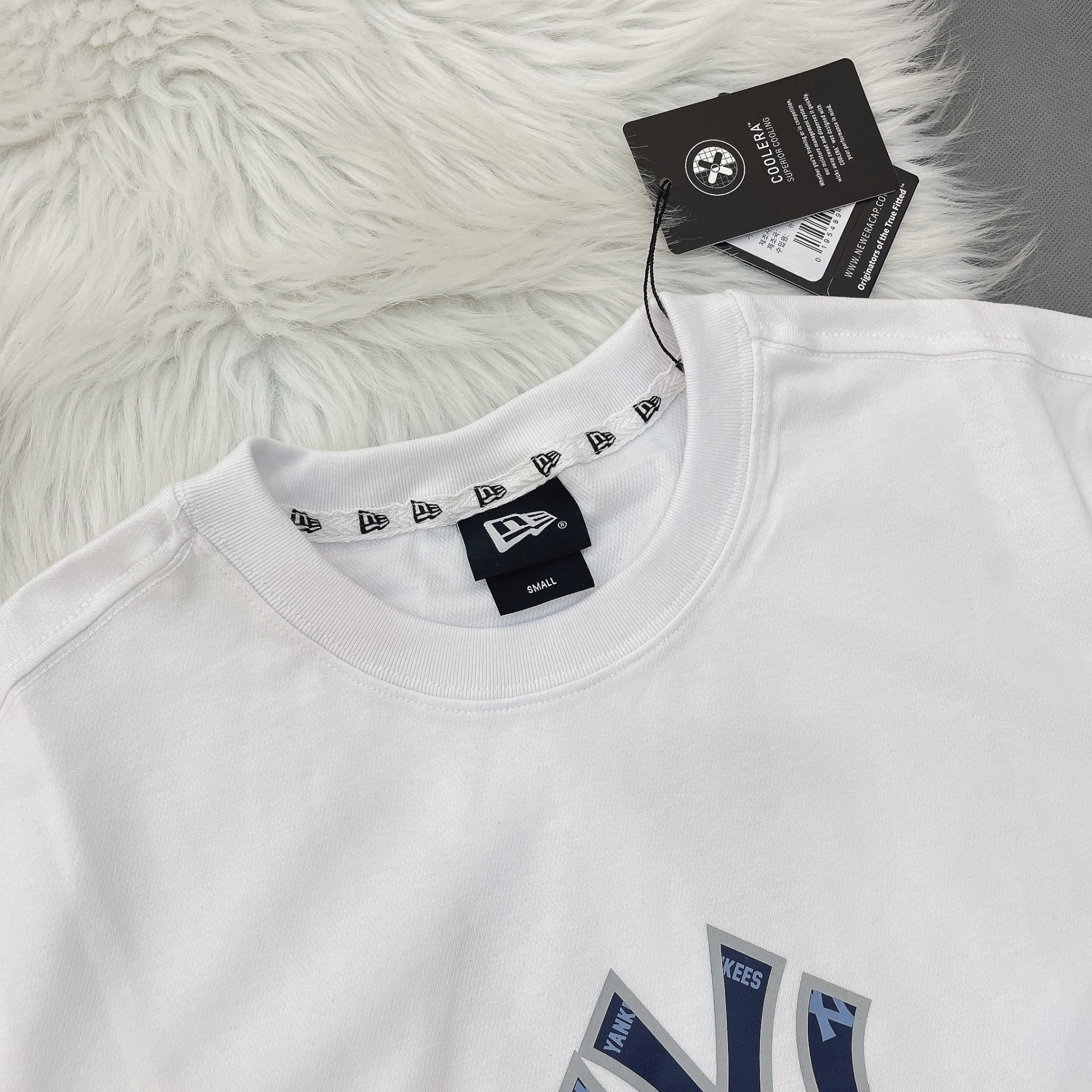 1345 - HÀNG CHÍNH HÃNG - ÁO THUN NEW ERA - ÁO NY YANKEES LOGO CHÌM - TRĂNG - CODE: 13520207